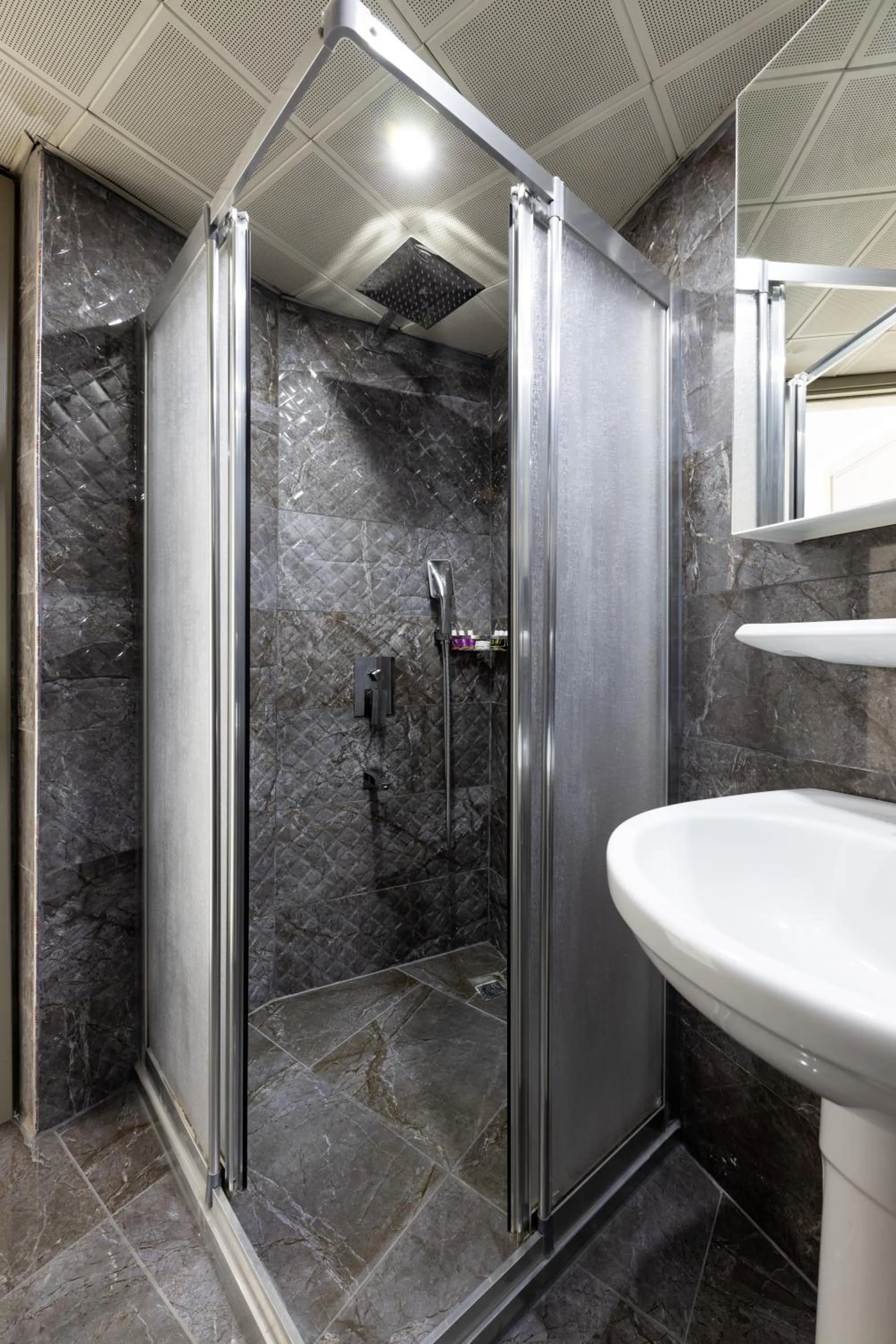 Shower in Kuran Hotel International