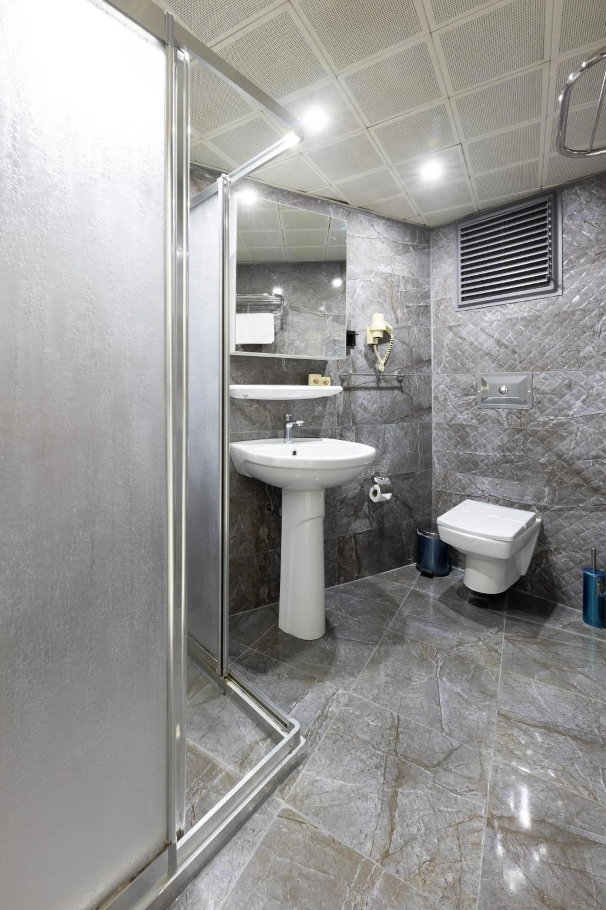 Shower in Kuran Hotel International