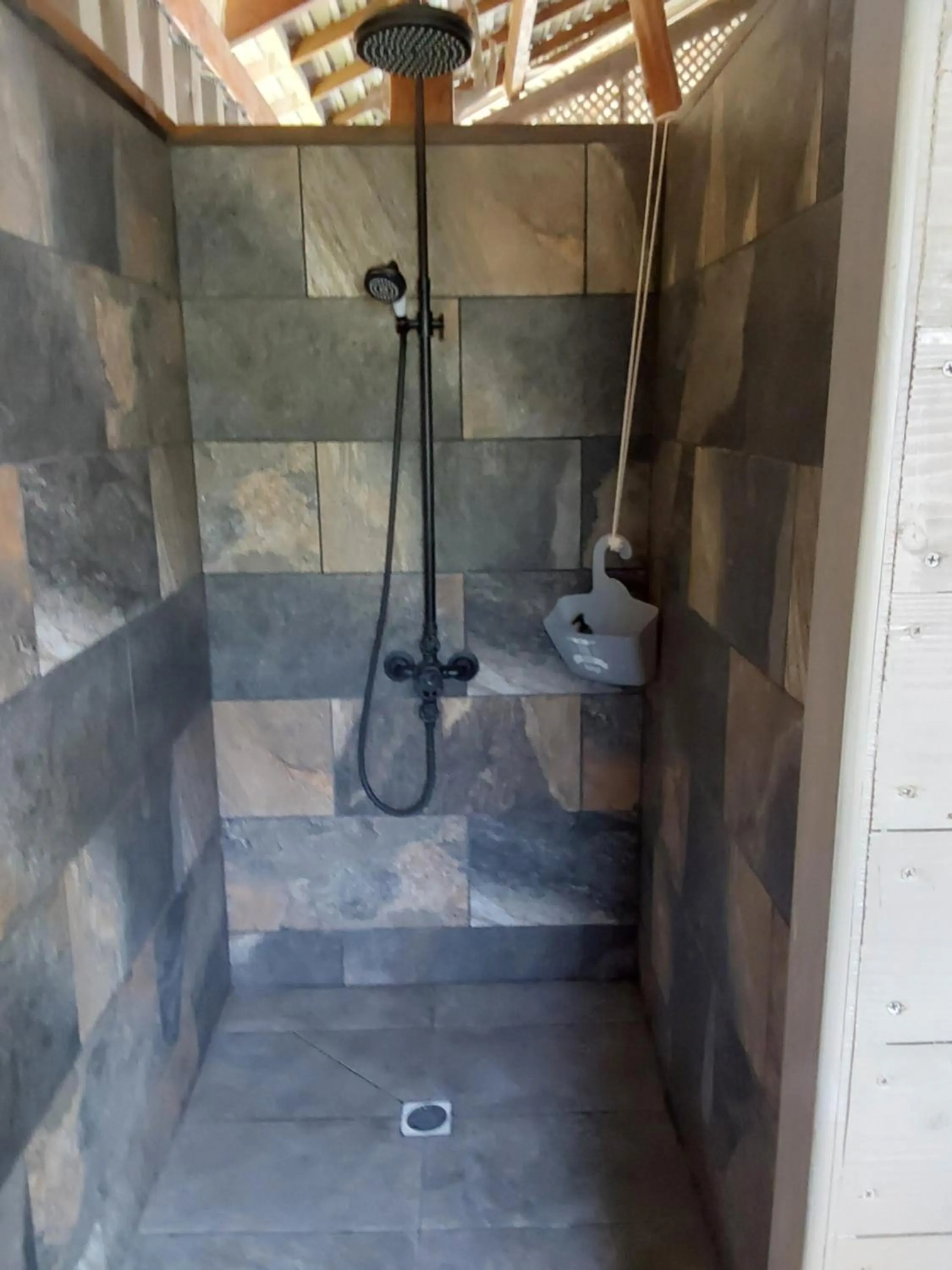 Shower in Faré Mahi Mahi