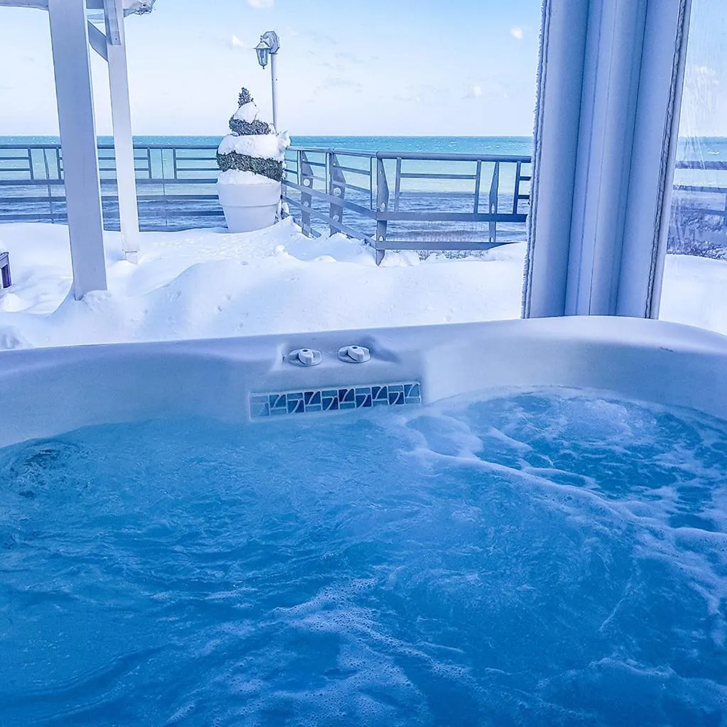 Hot Tub in Panorama Suites & Spa - Adults Only