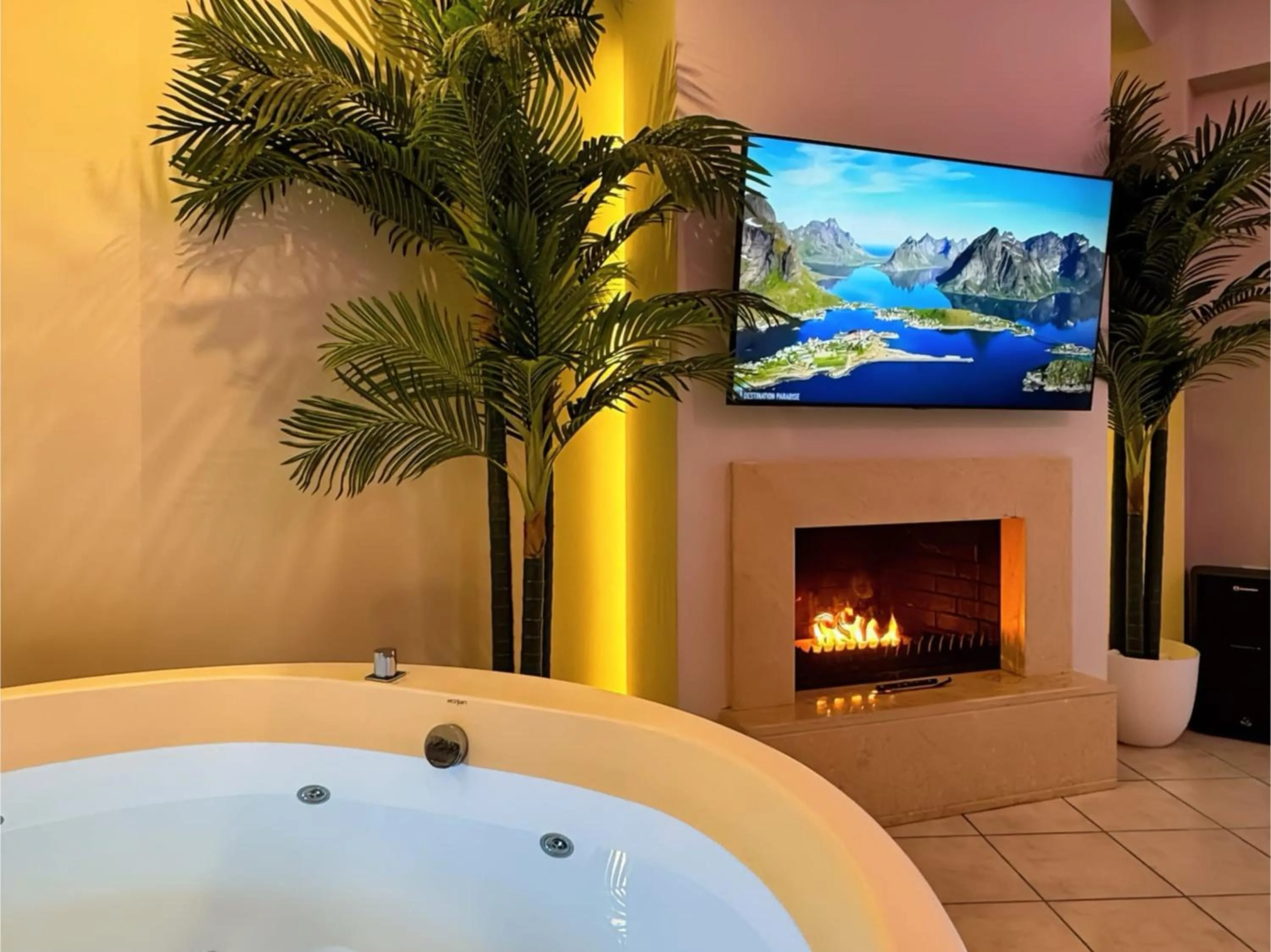 Hot Tub in Panorama Suites & Spa - Adults Only