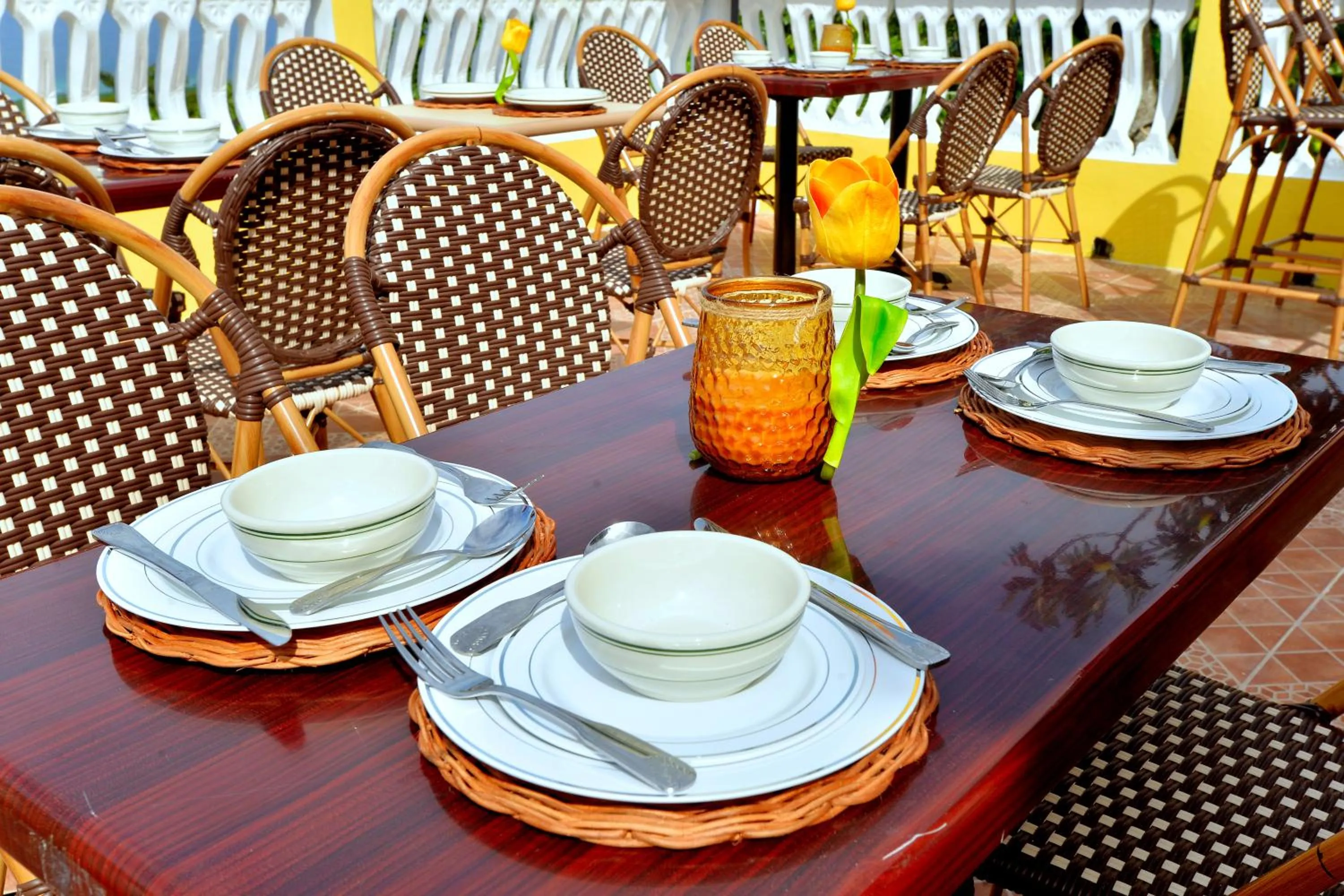 Restaurant/places to eat in Takuma Boutque Hotel Hotel Rooms & Suites