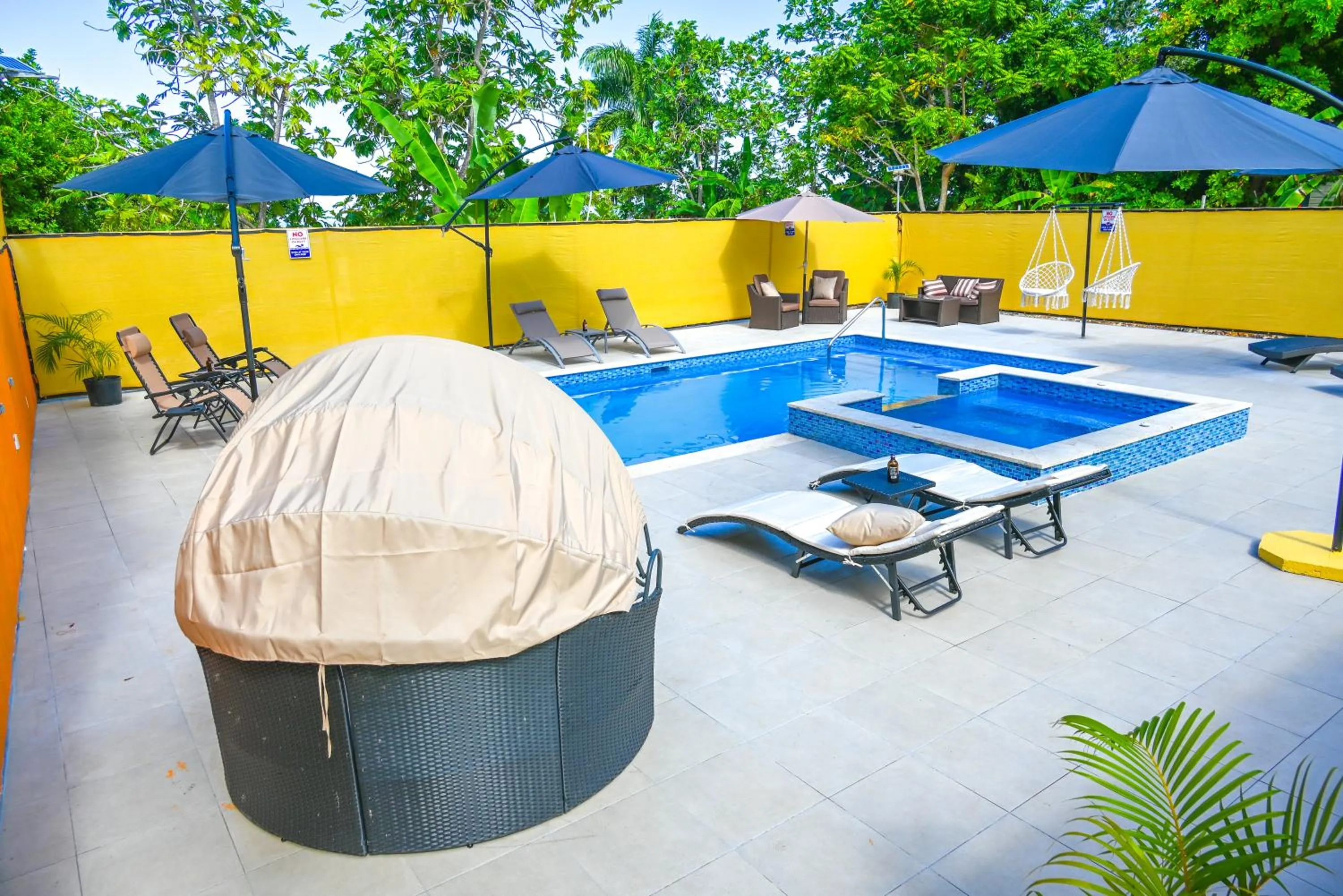 Hot Tub in Takuma Boutque Hotel Hotel Rooms & Suites