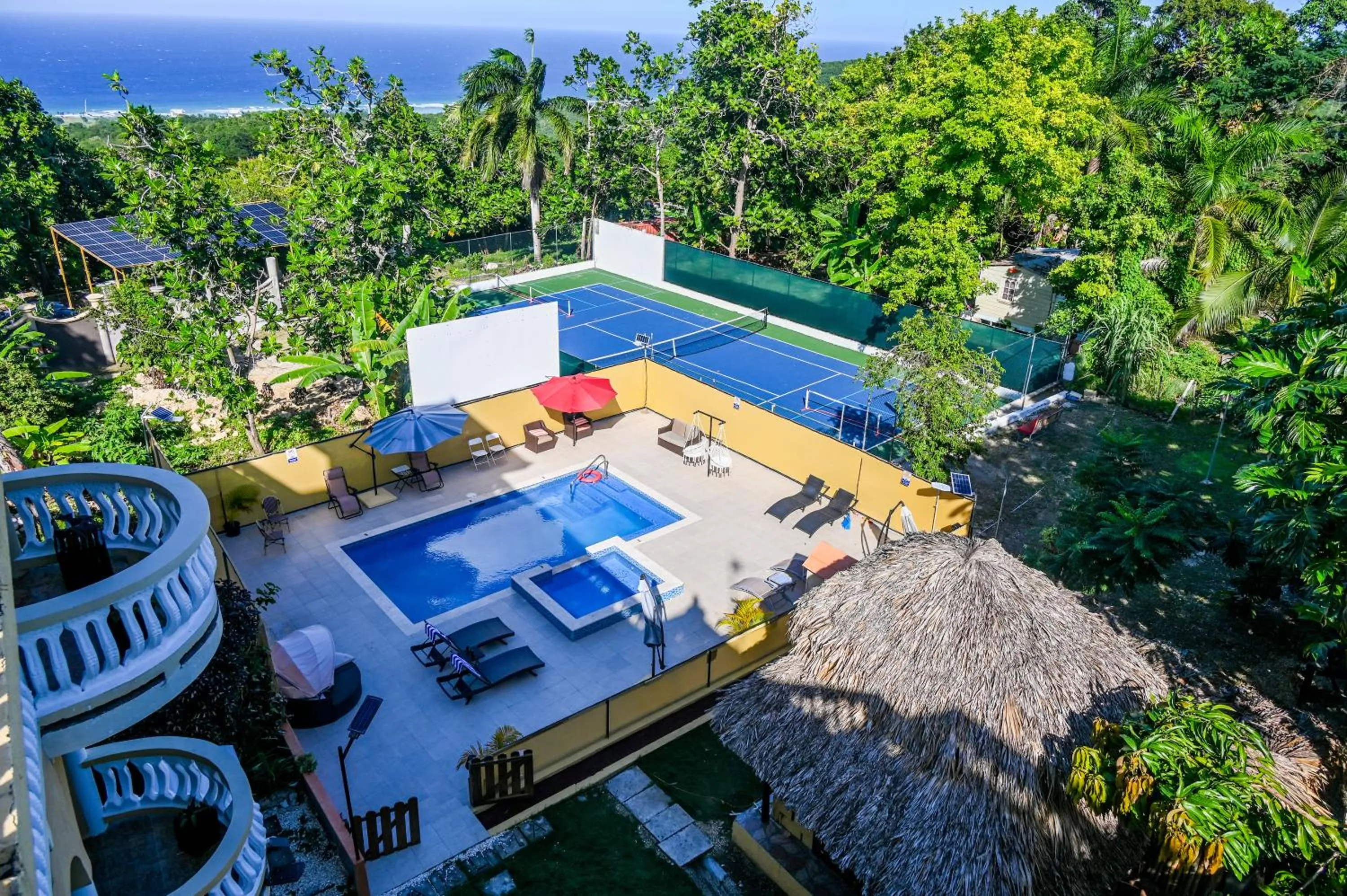 Property building in Takuma Boutque Hotel Hotel Rooms & Suites