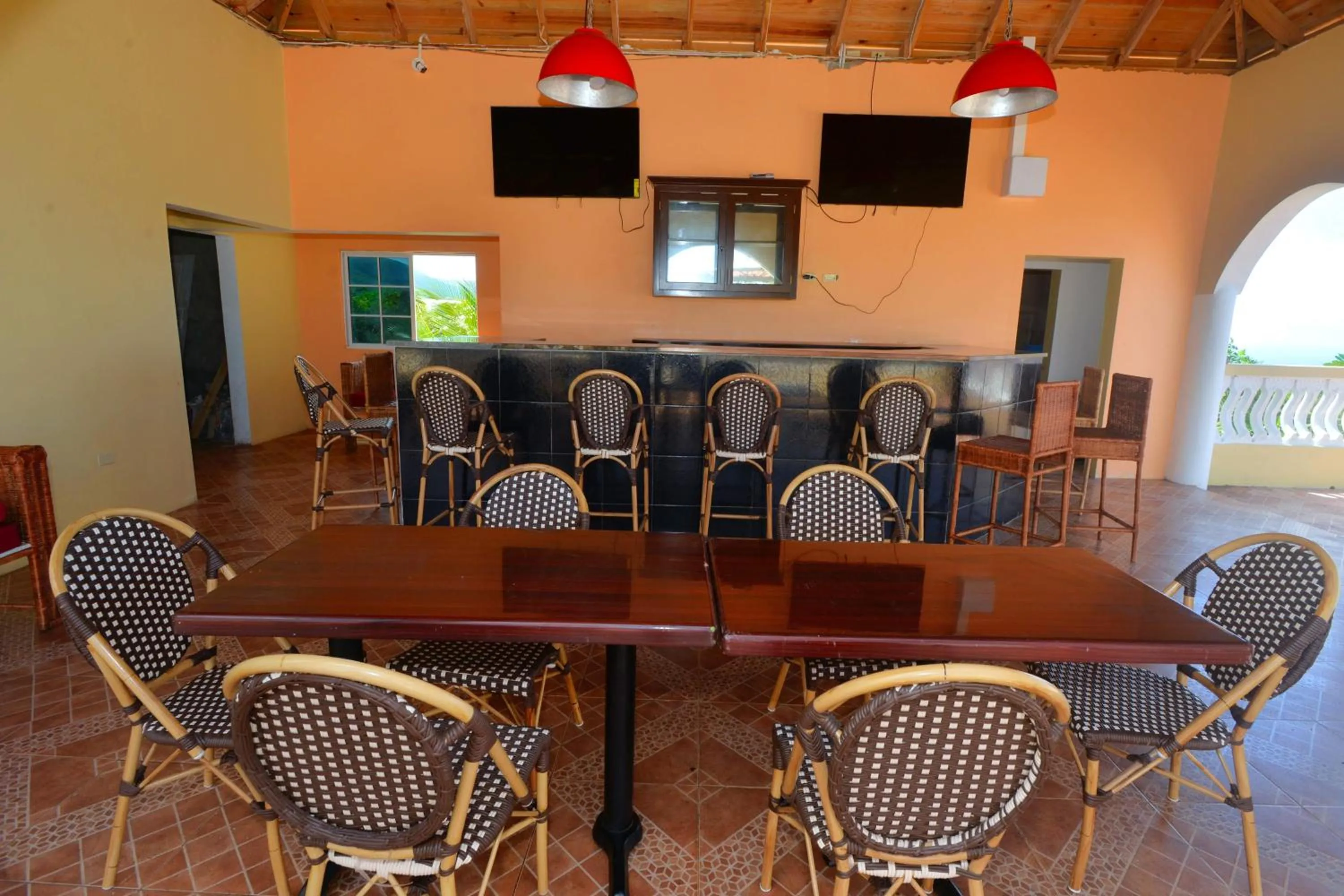 Restaurant/places to eat in Takuma Boutque Hotel Hotel Rooms & Suites