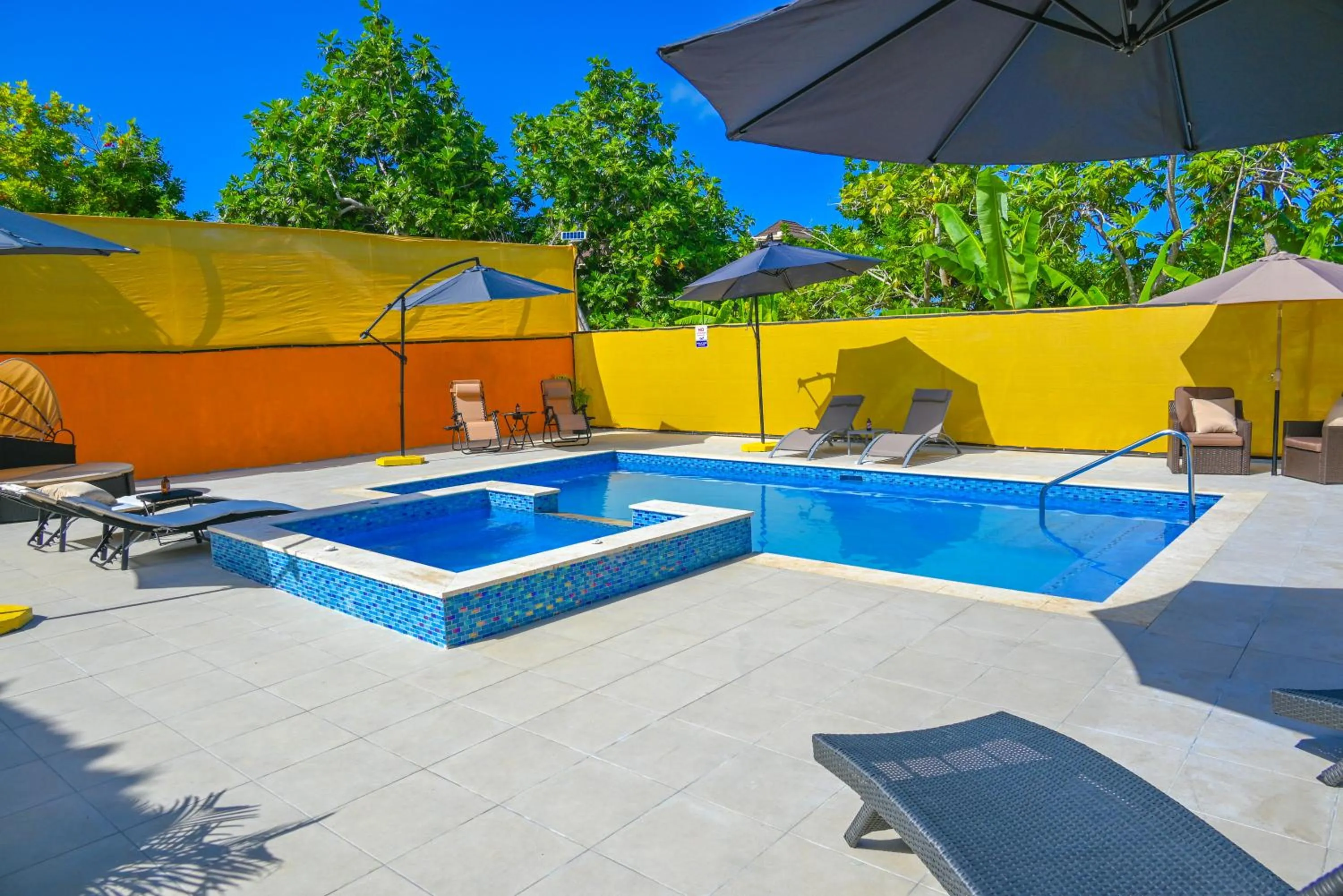 Property building in Takuma Boutque Hotel Hotel Rooms & Suites