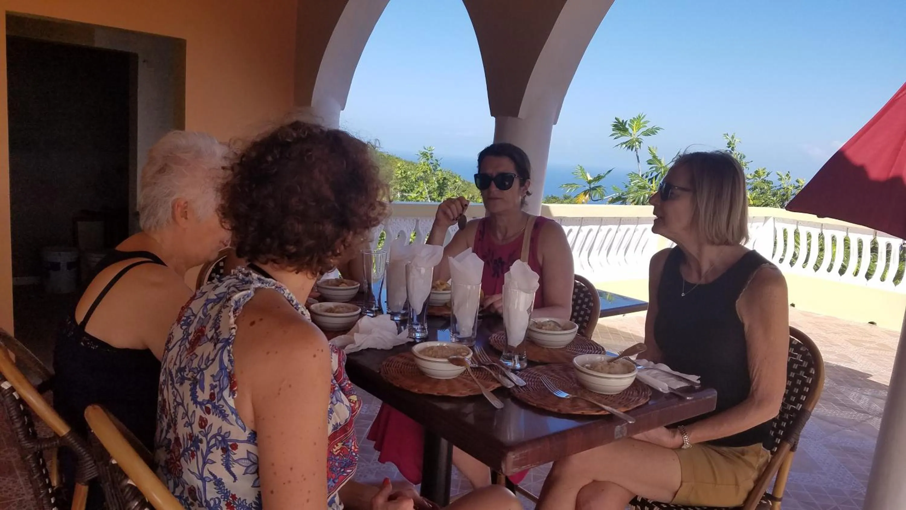 Restaurant/places to eat in Takuma Boutque Hotel Hotel Rooms & Suites