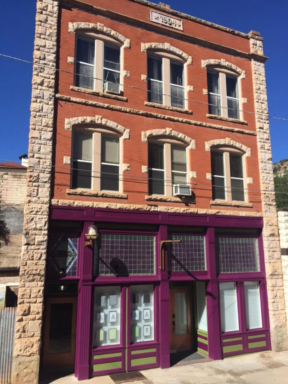 Facade/entrance in Bisbee Brownstone Suites