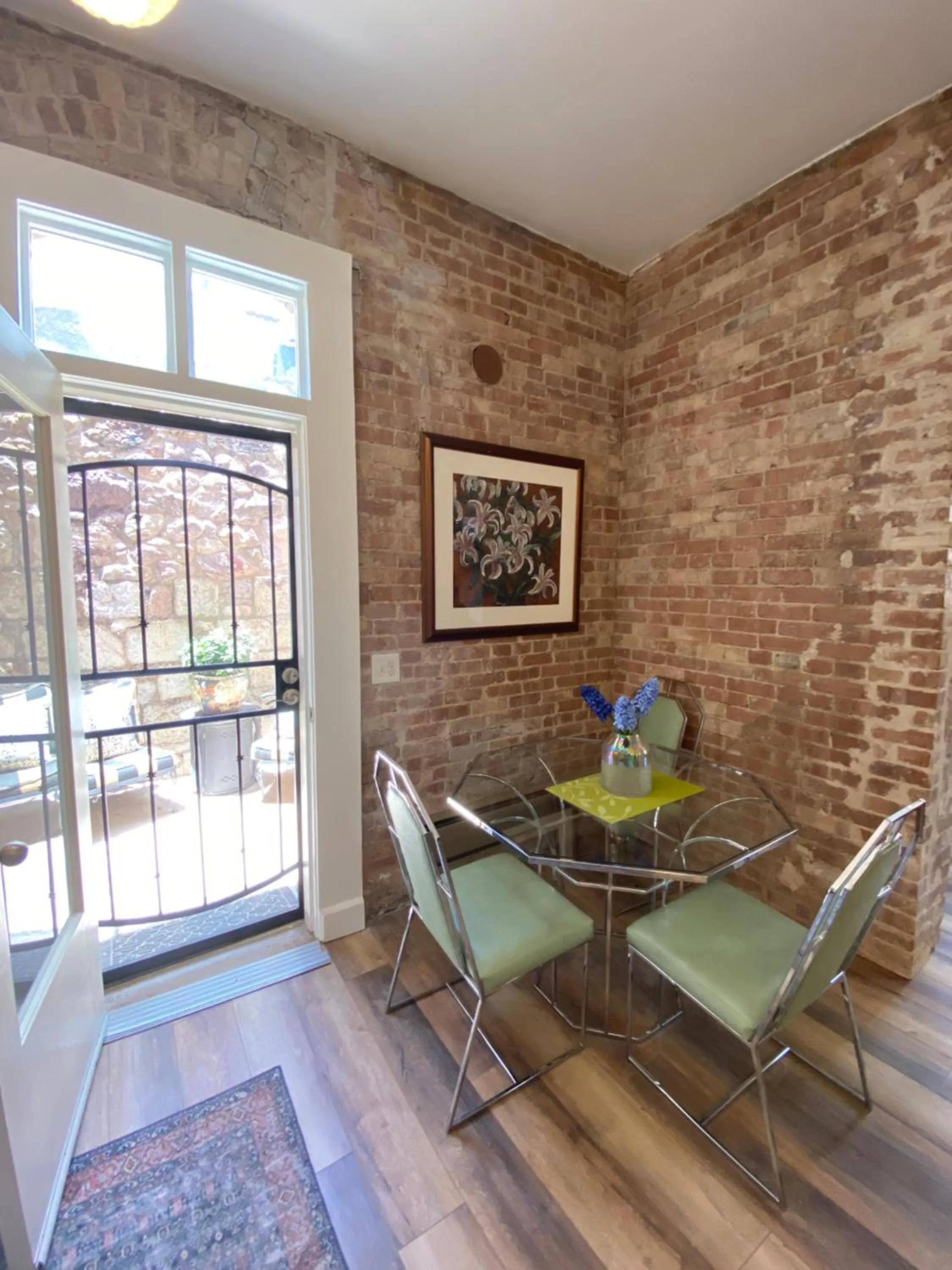 Dining area in Bisbee Brownstone Suites