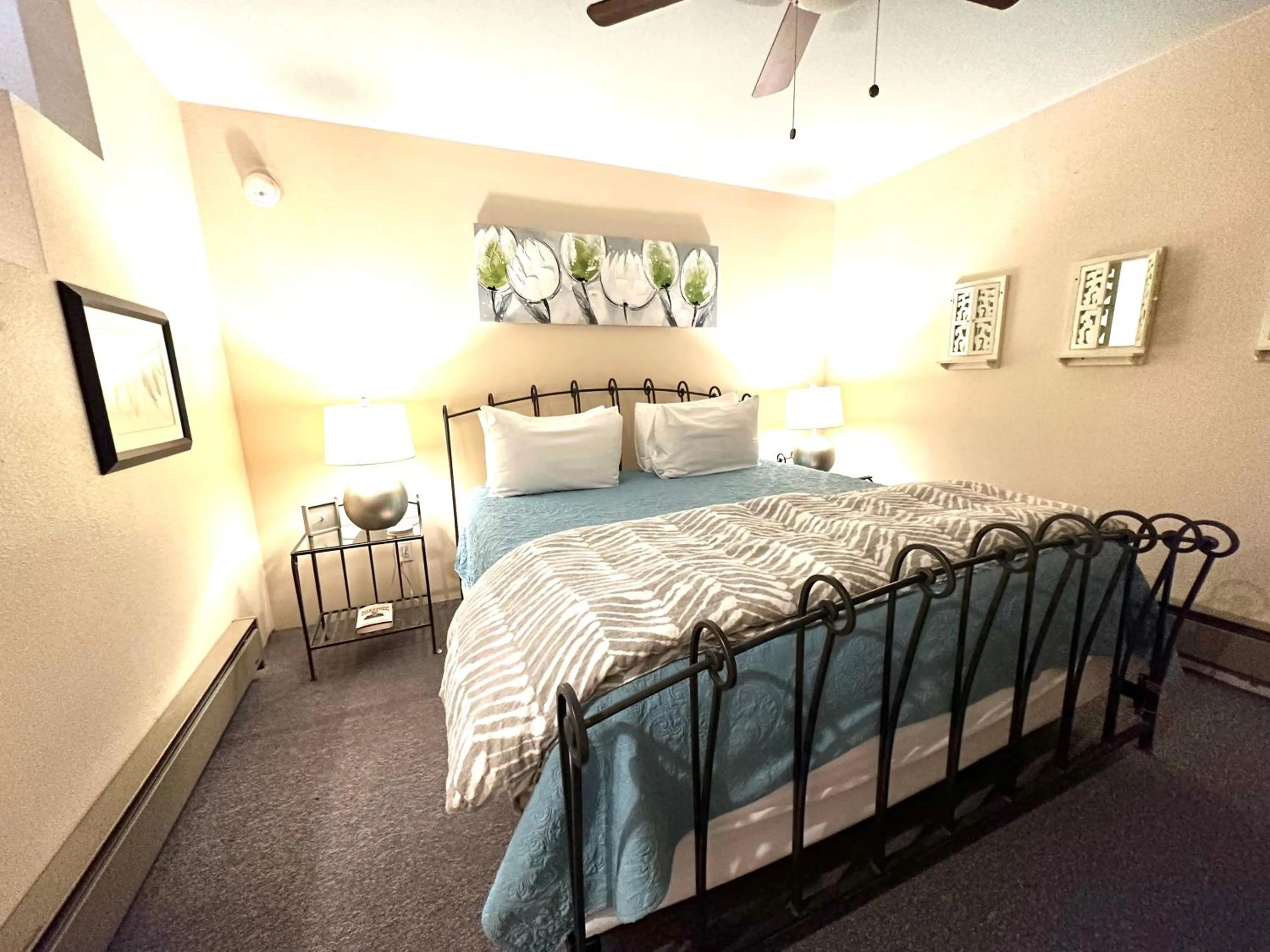 Bedroom, Bed in Bisbee Brownstone Suites