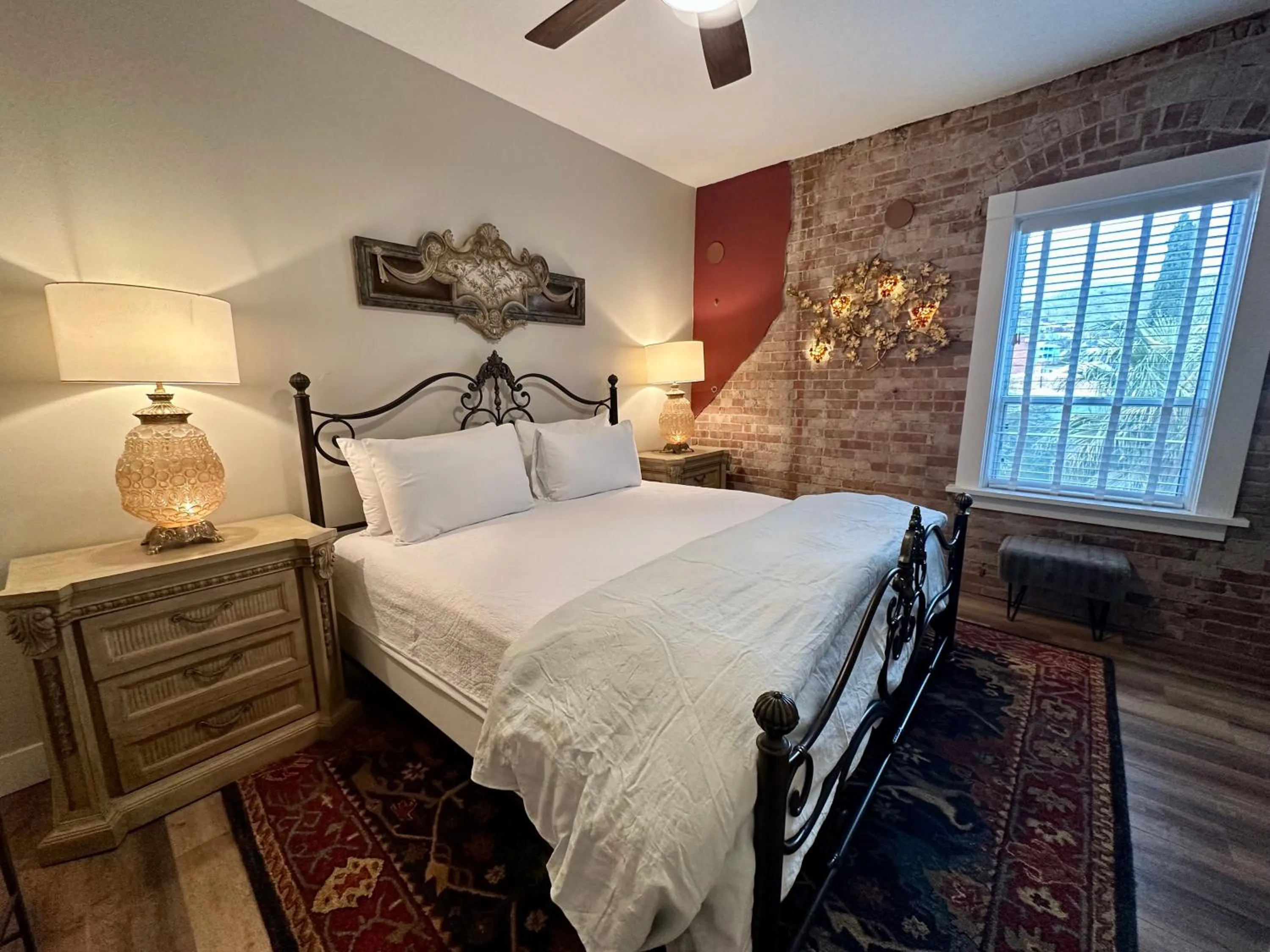 Bedroom, Bed in Bisbee Brownstone Suites