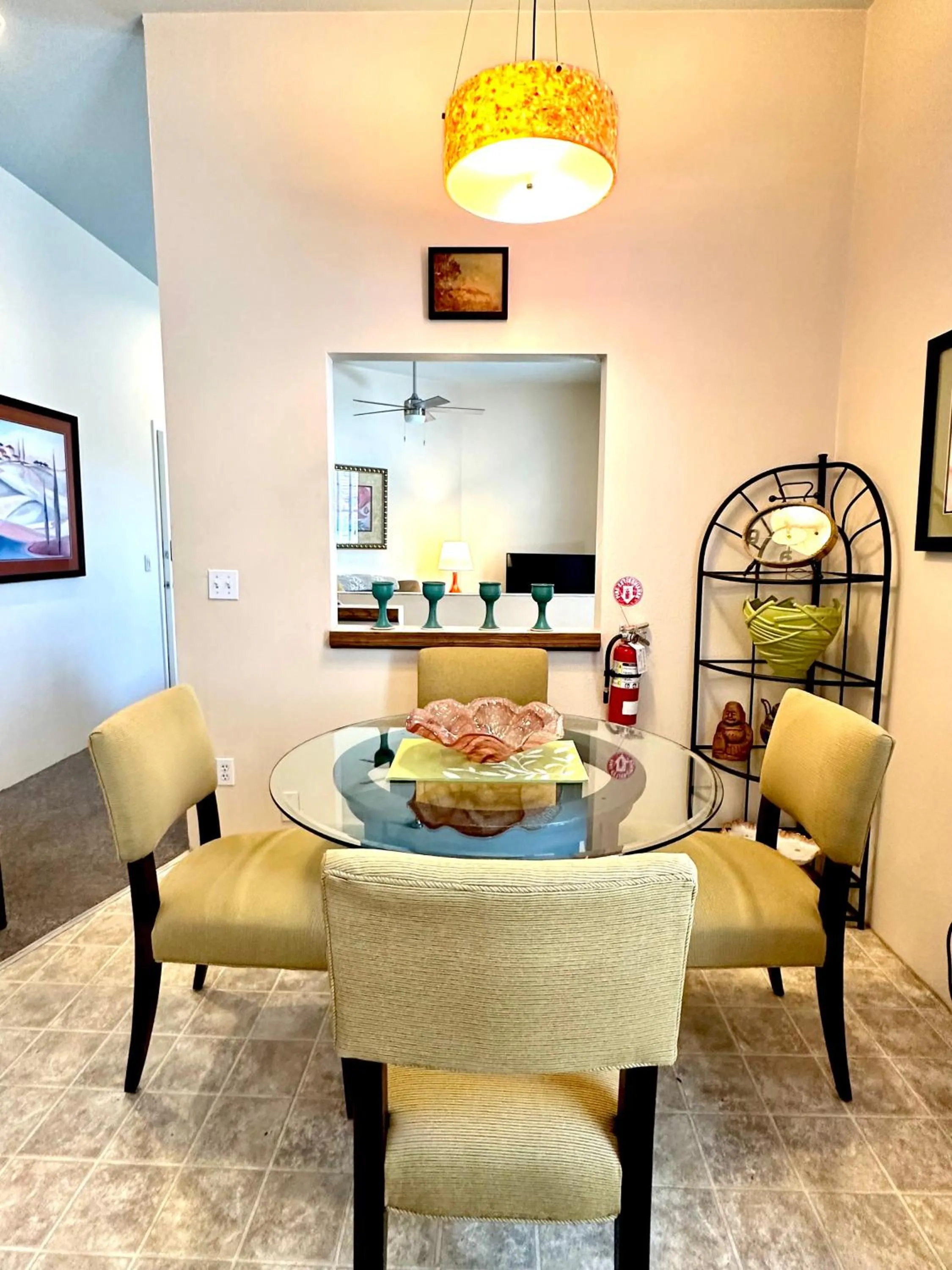 Dining area in Bisbee Brownstone Suites