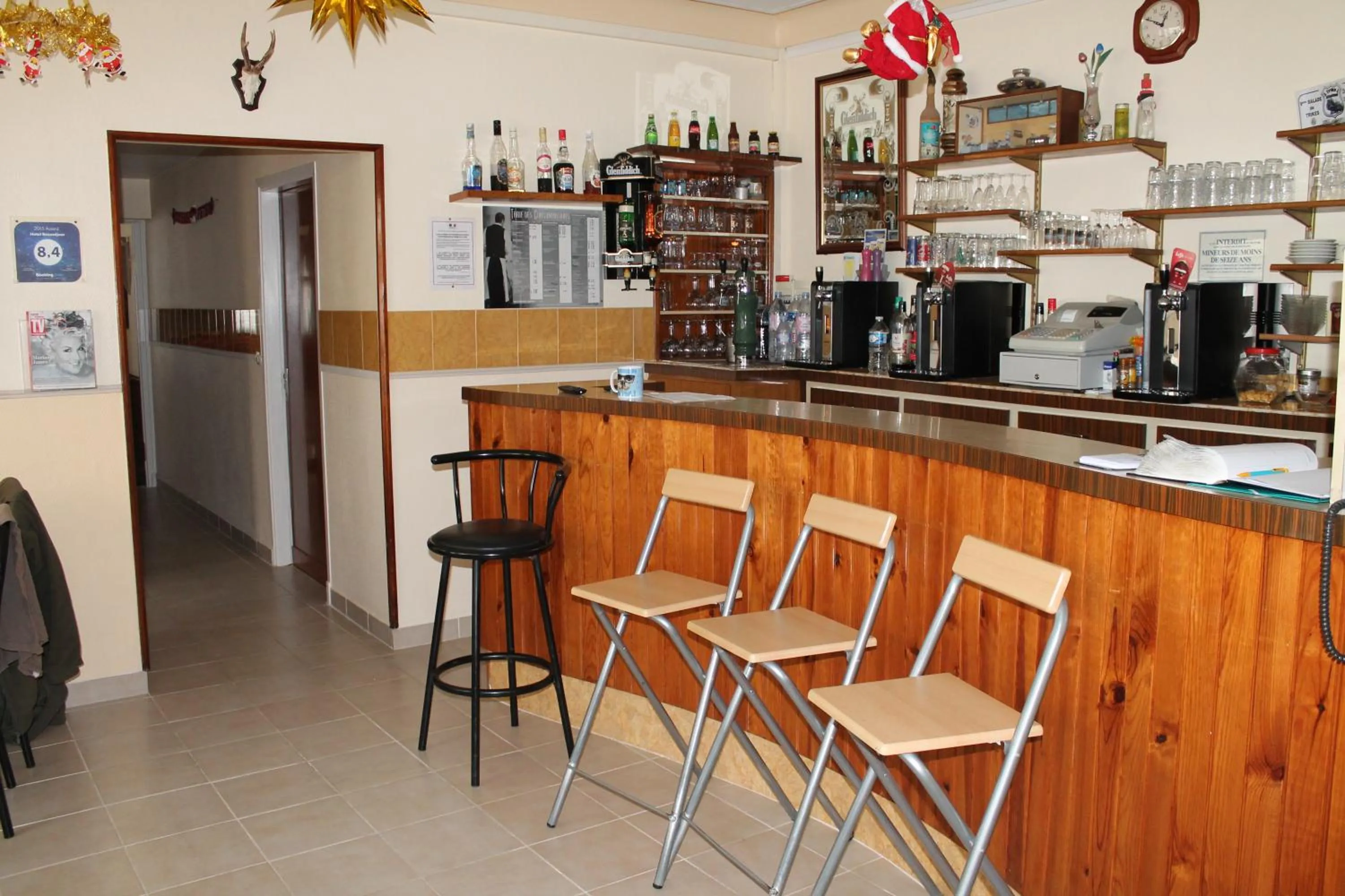 Lounge or bar in Logis Hôtel Beauséjour