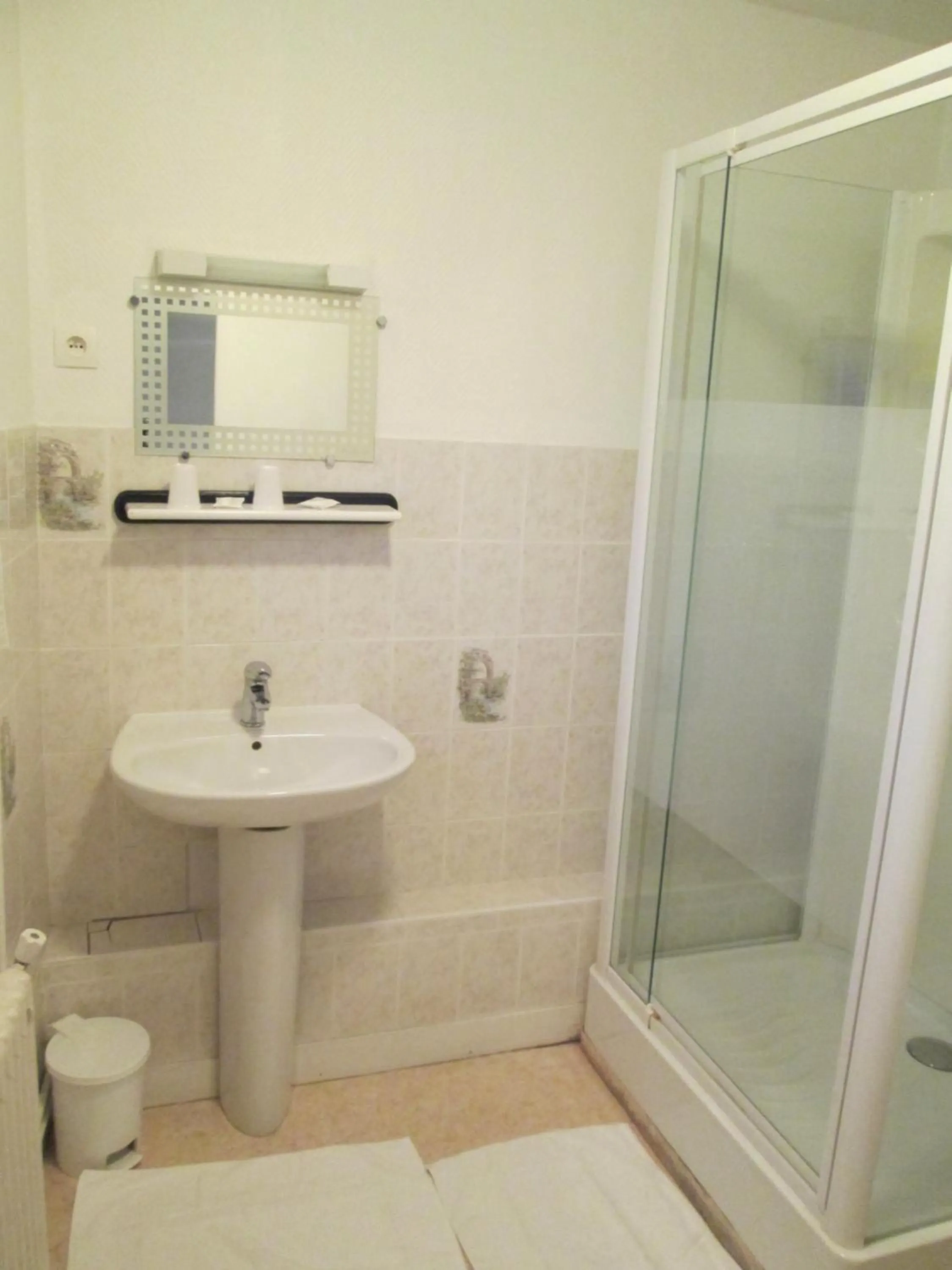 Bathroom in Logis Hôtel Beauséjour