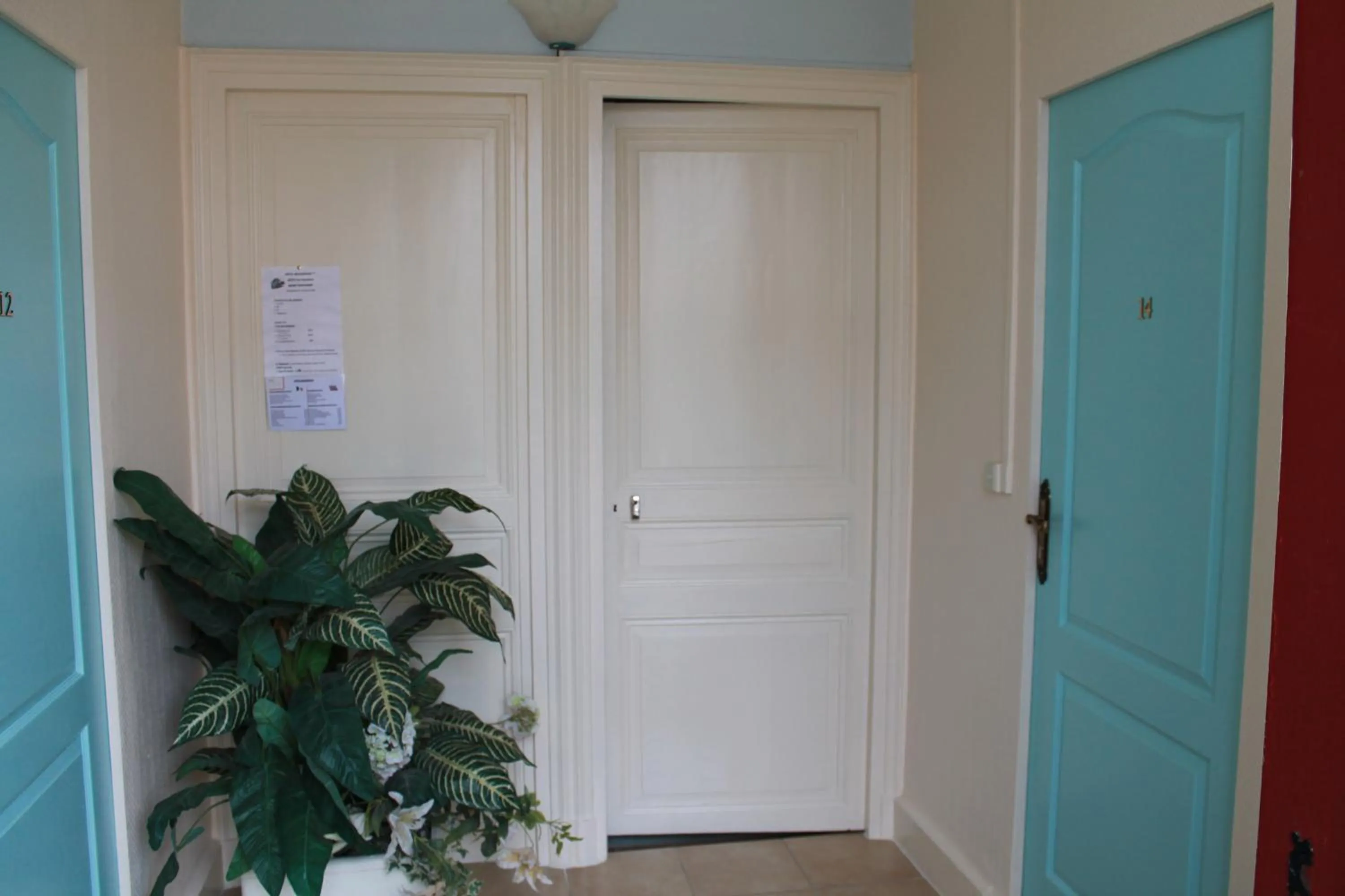 Lobby or reception in Logis Hôtel Beauséjour