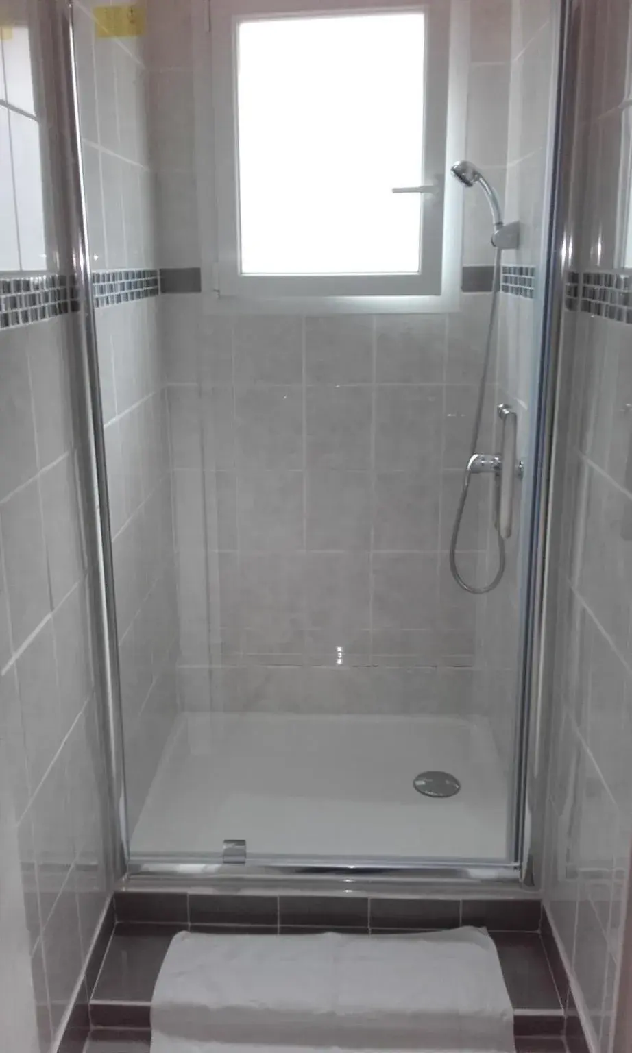 Twin Room in Logis Hôtel Beauséjour Twin Room in Logis Hôtel Beauséjour