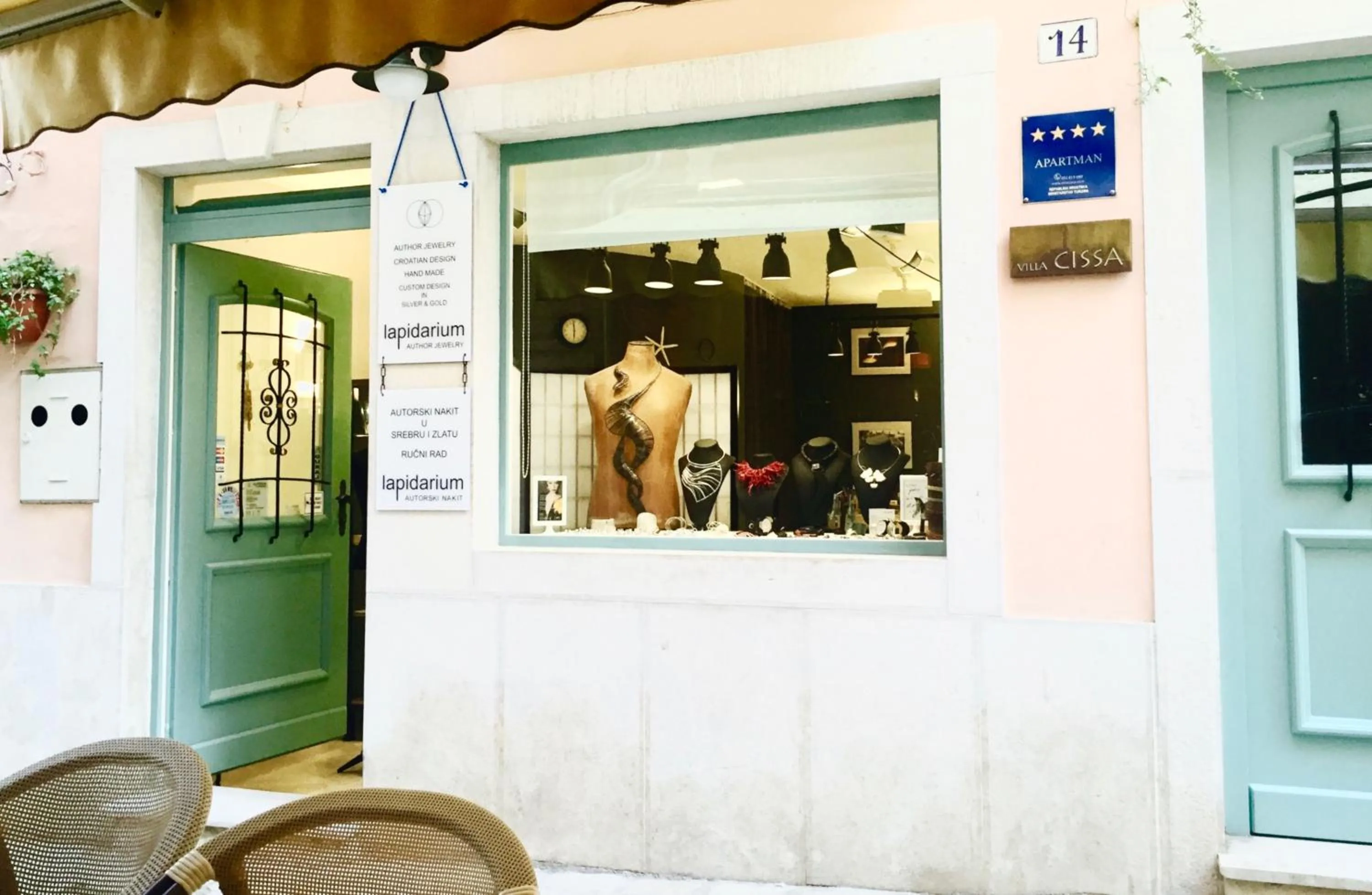 Property building in Villa Cissa Apartments by Irundo