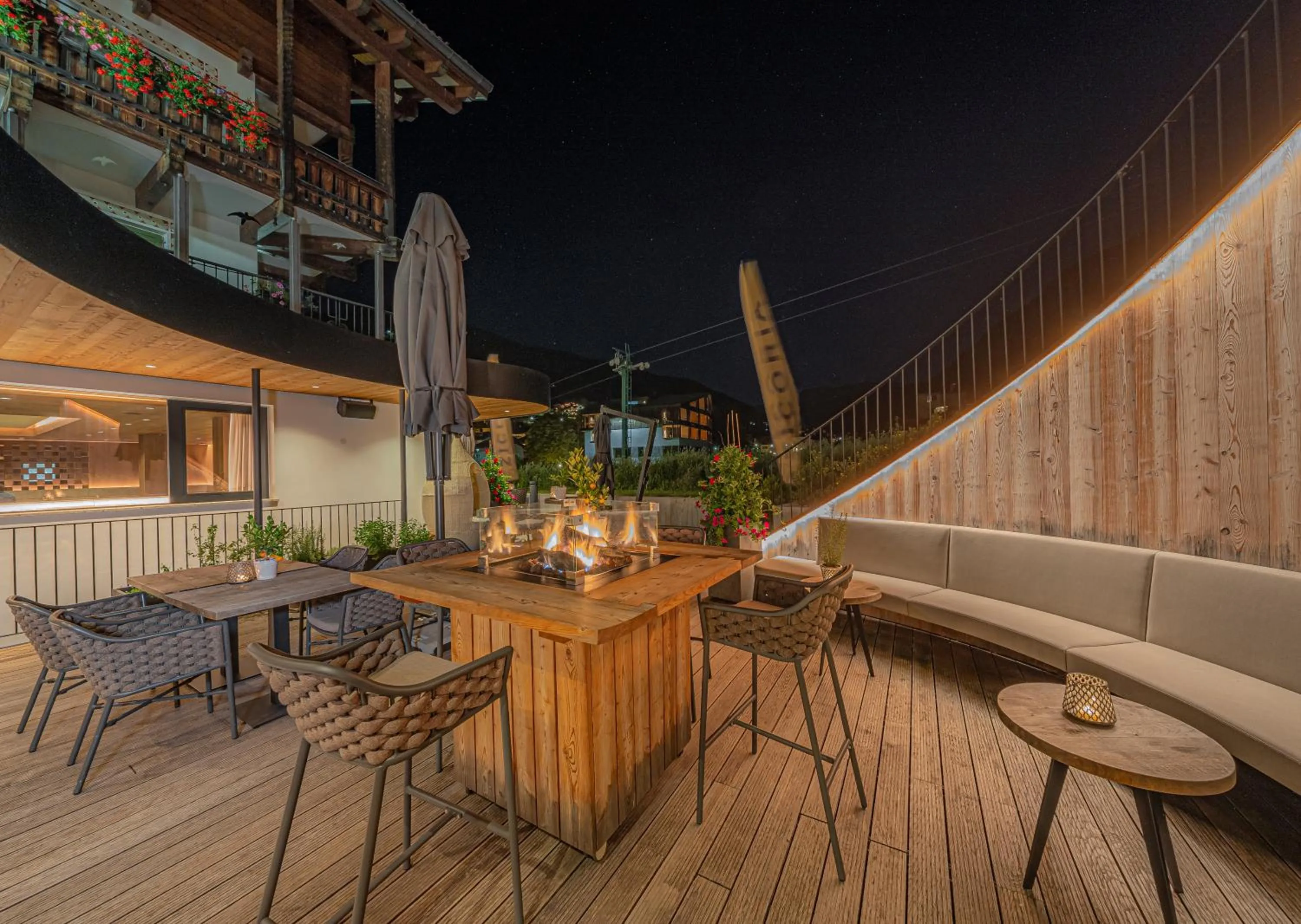 Restaurant/places to eat in Hotel Hell