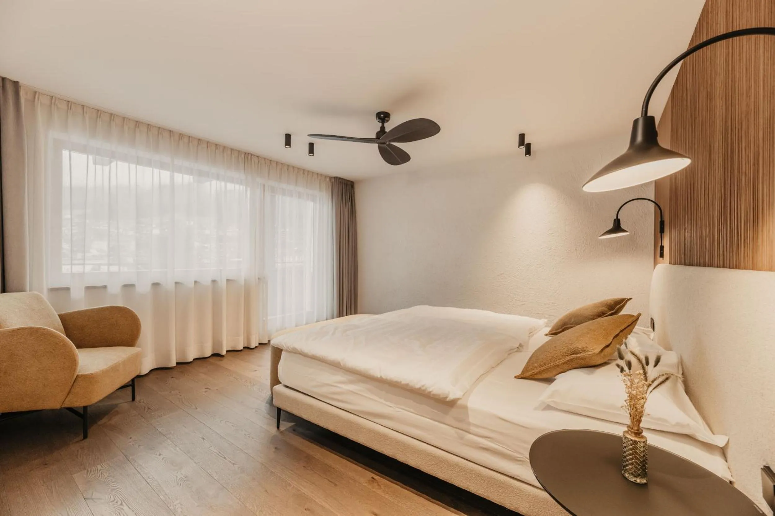 Bedroom, Bed in Hotel Hell