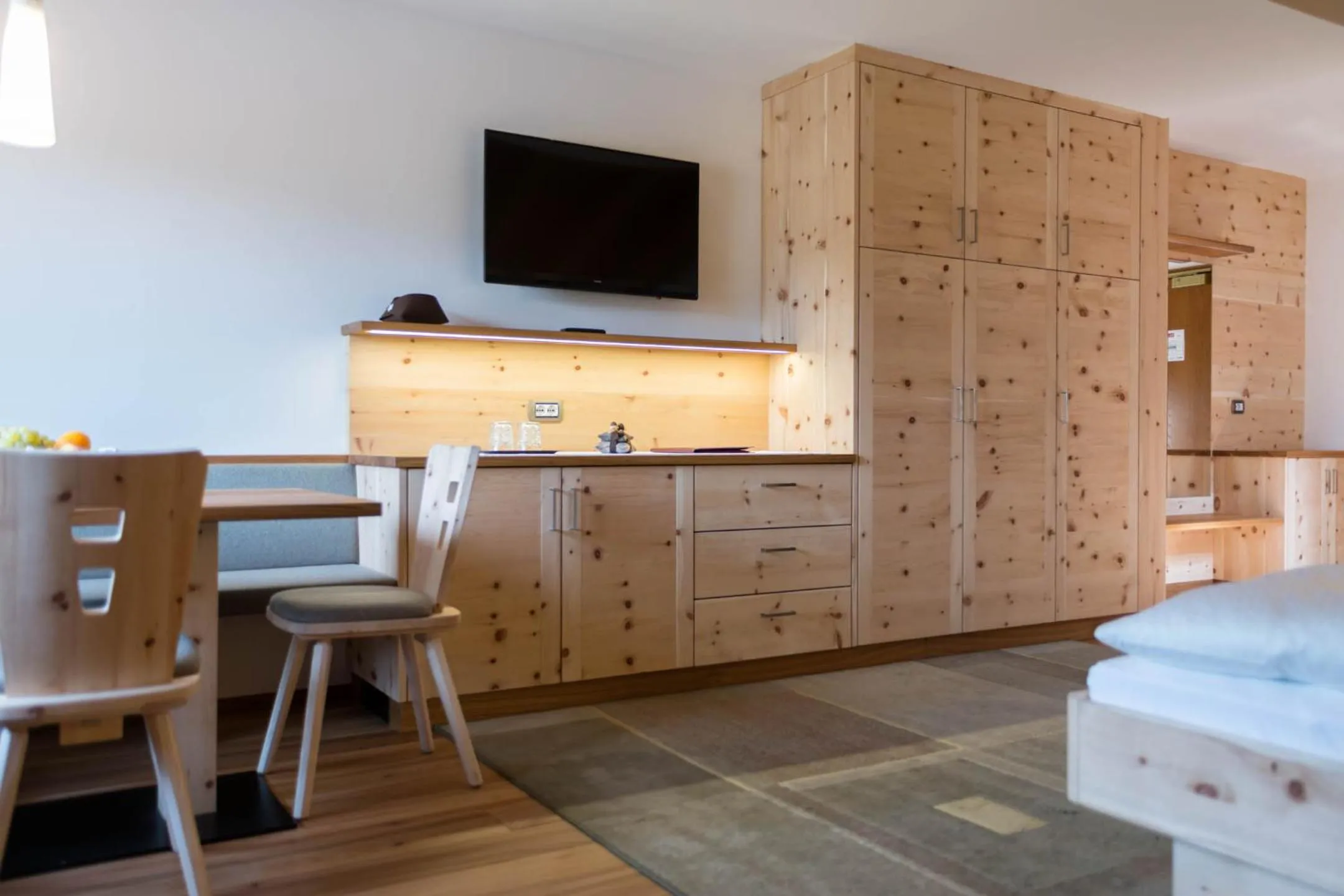 TV and multimedia in Hotel Hell