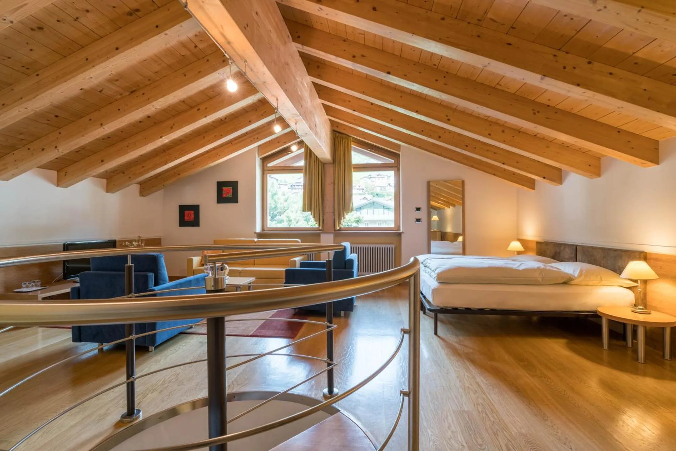 Living room, Bed in Hotel Hell