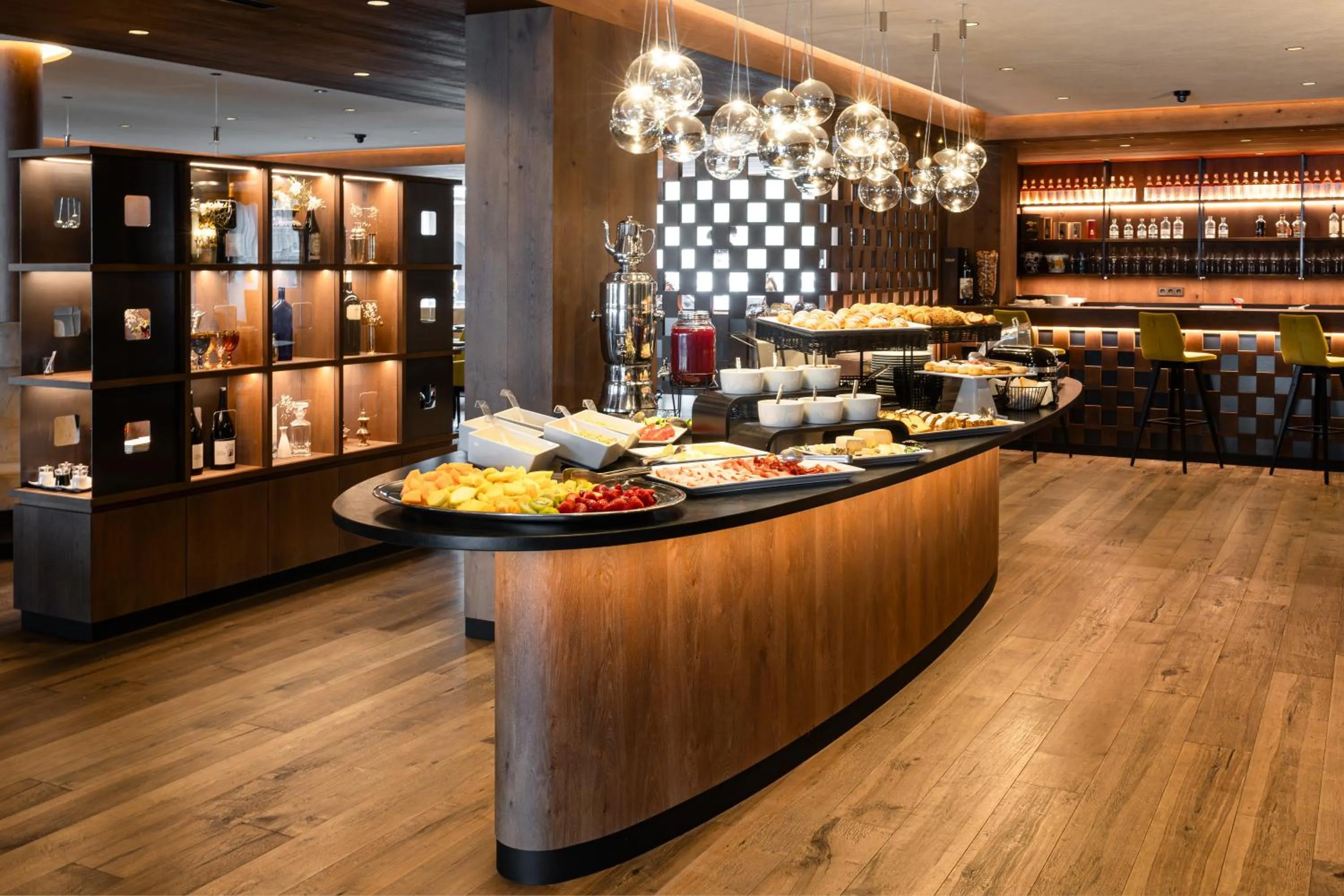 Breakfast in Hotel Hell