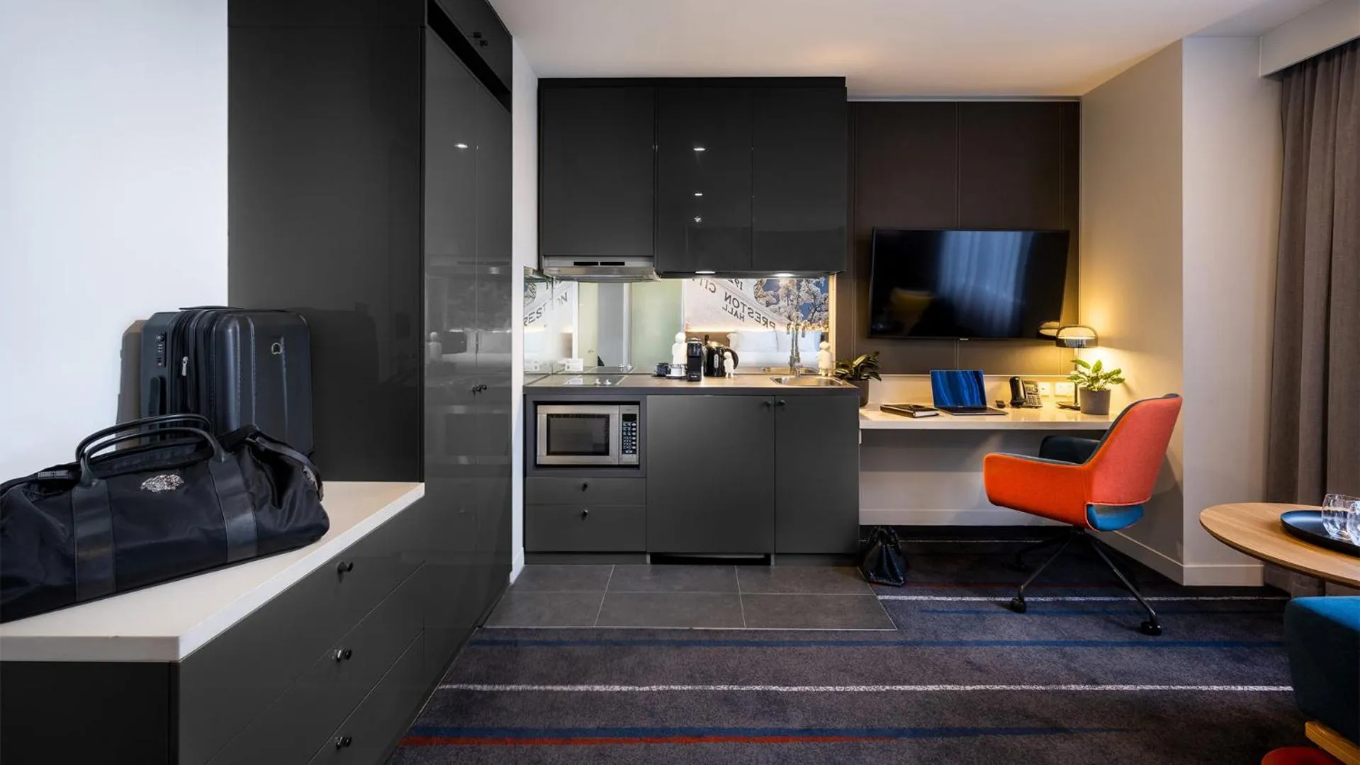 Kitchen or kitchenette in Novotel Melbourne Preston