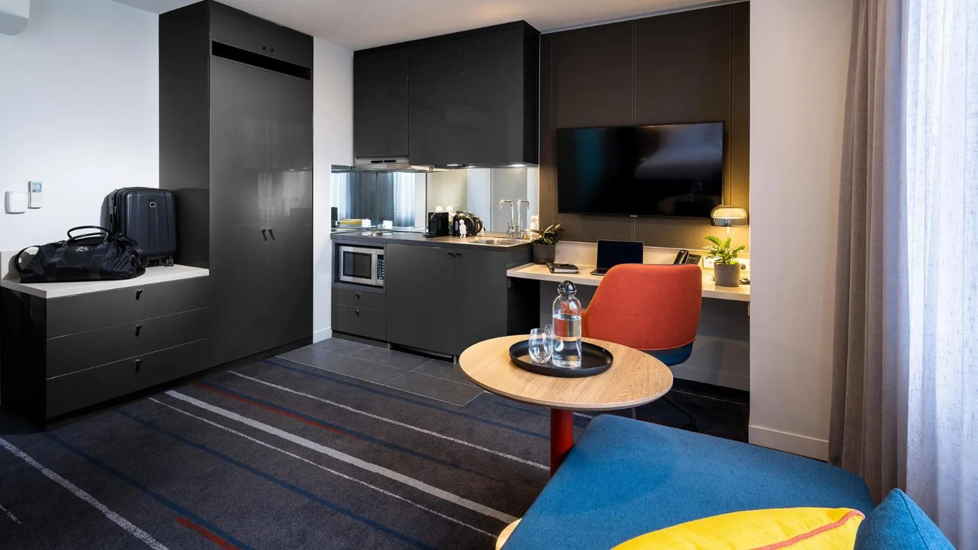 Kitchen or kitchenette in Novotel Melbourne Preston