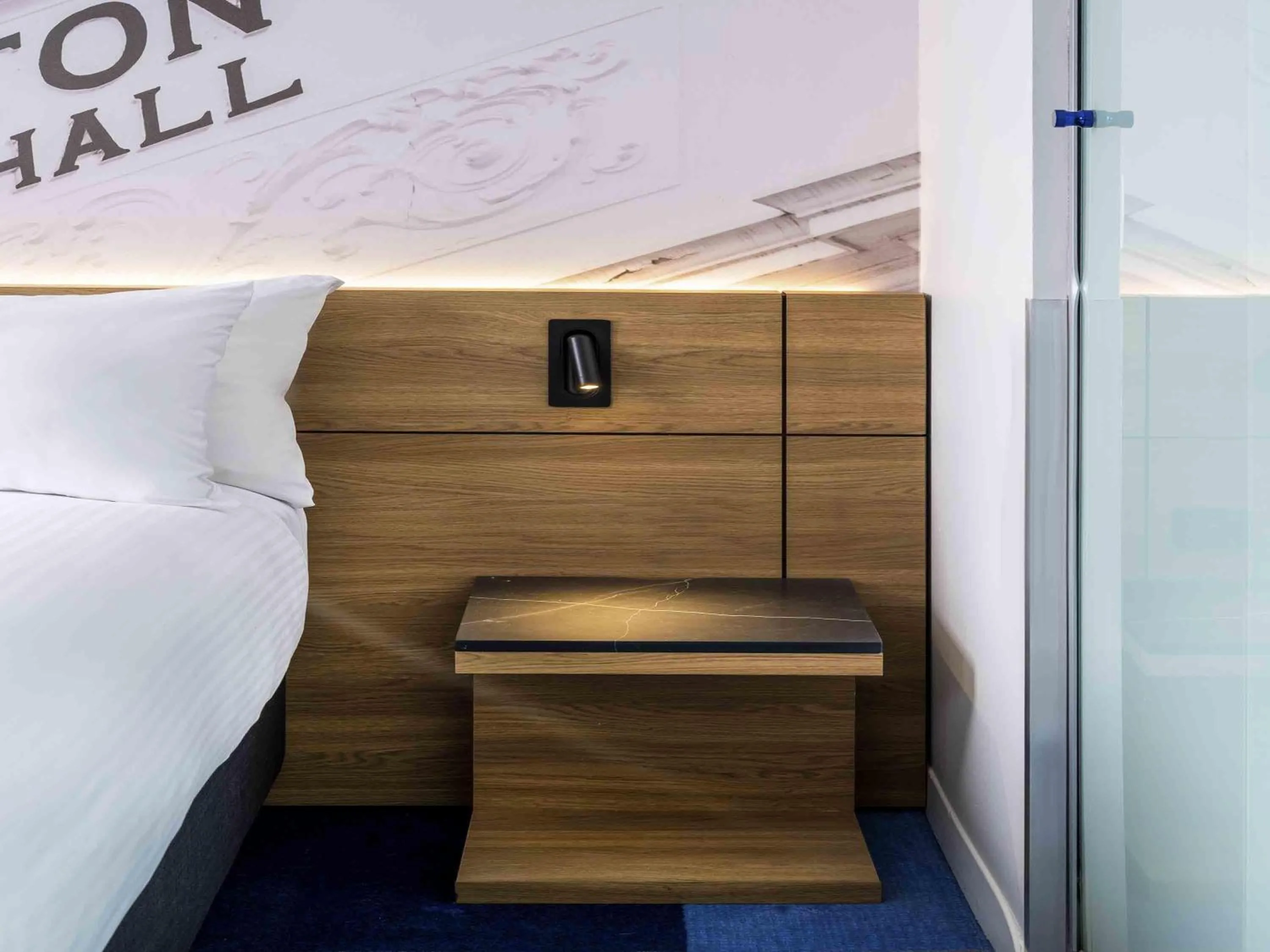 Bedroom, Bed in Novotel Melbourne Preston