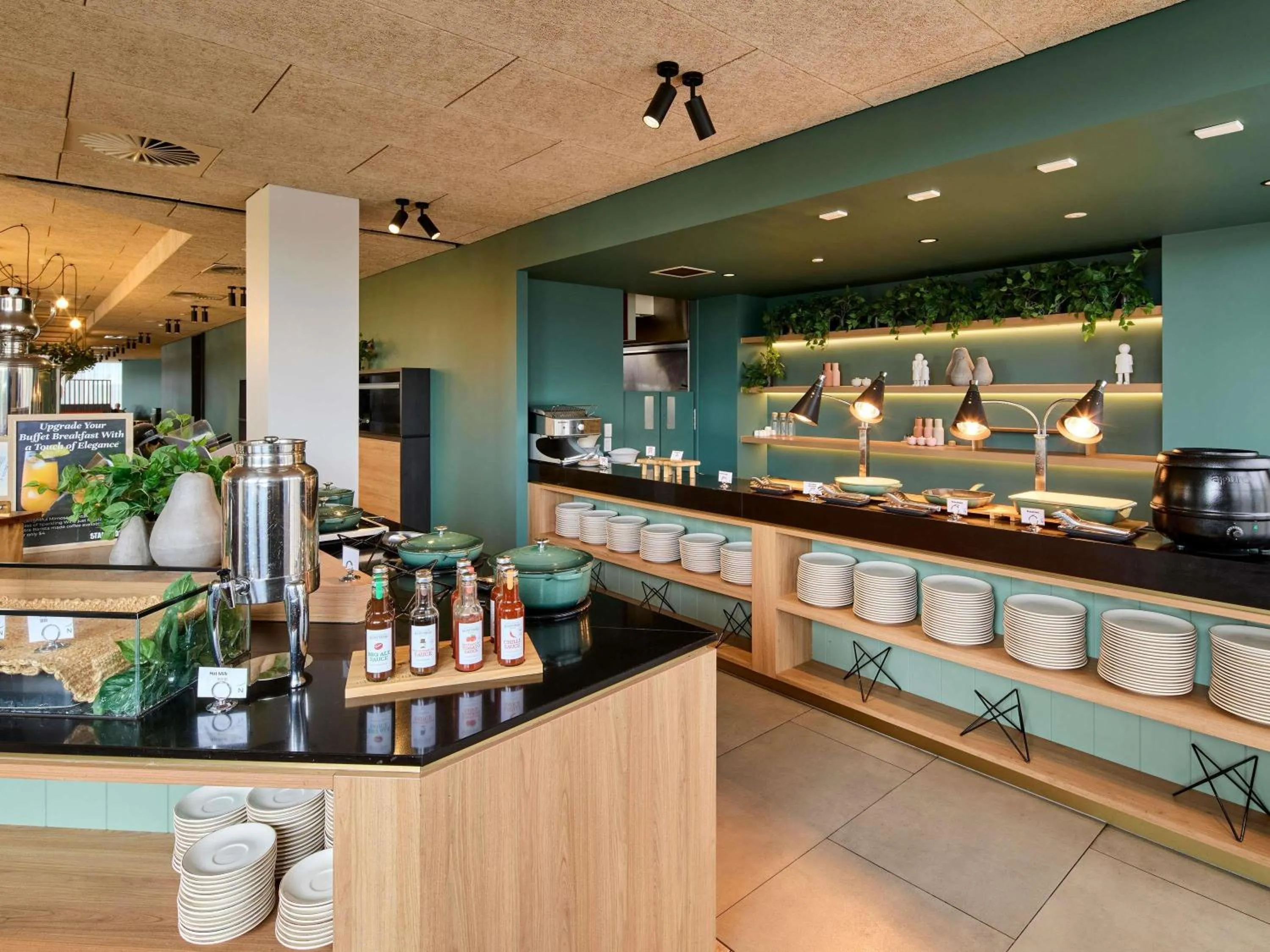 Restaurant/places to eat in Novotel Melbourne Preston