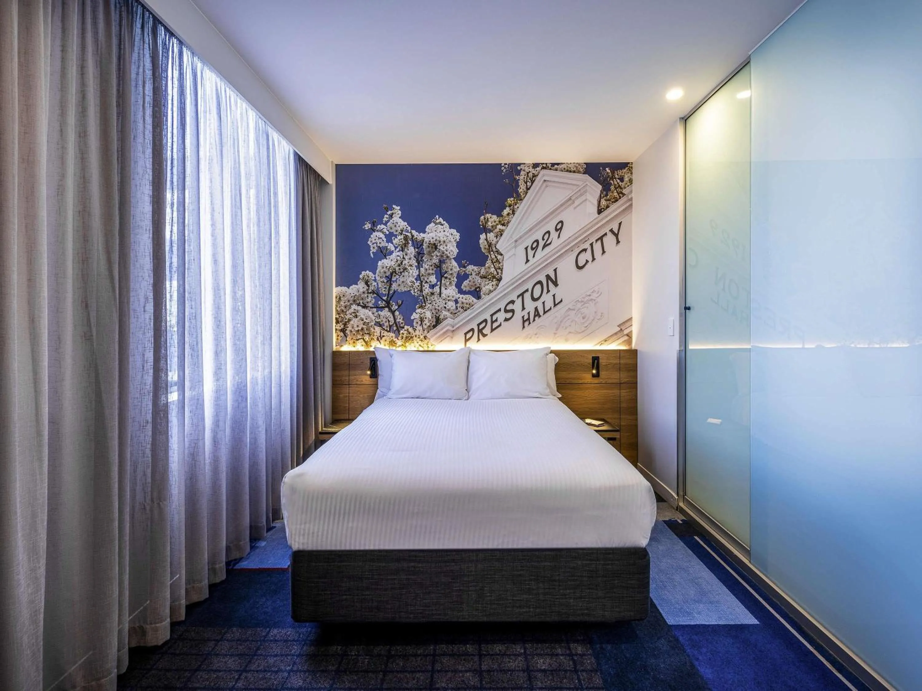 Bedroom, Bed in Novotel Melbourne Preston