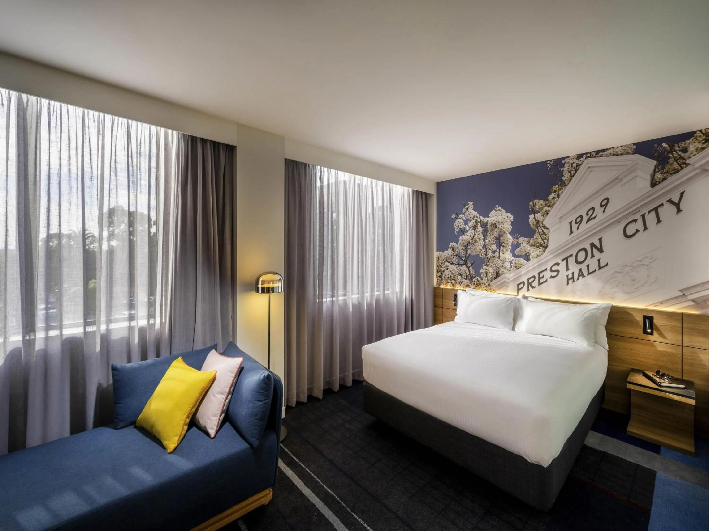 Bedroom, Bed in Novotel Melbourne Preston