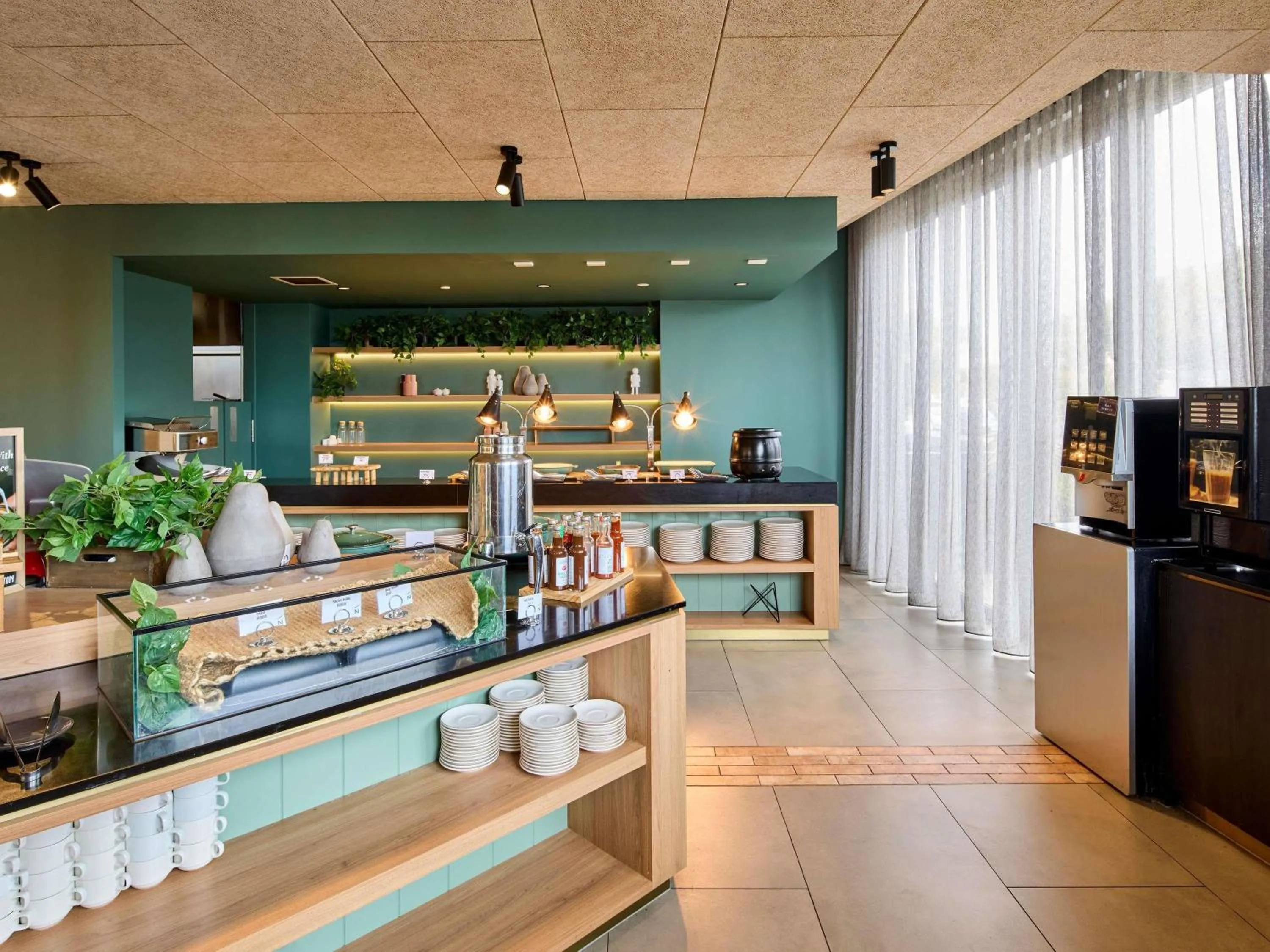 Restaurant/places to eat in Novotel Melbourne Preston