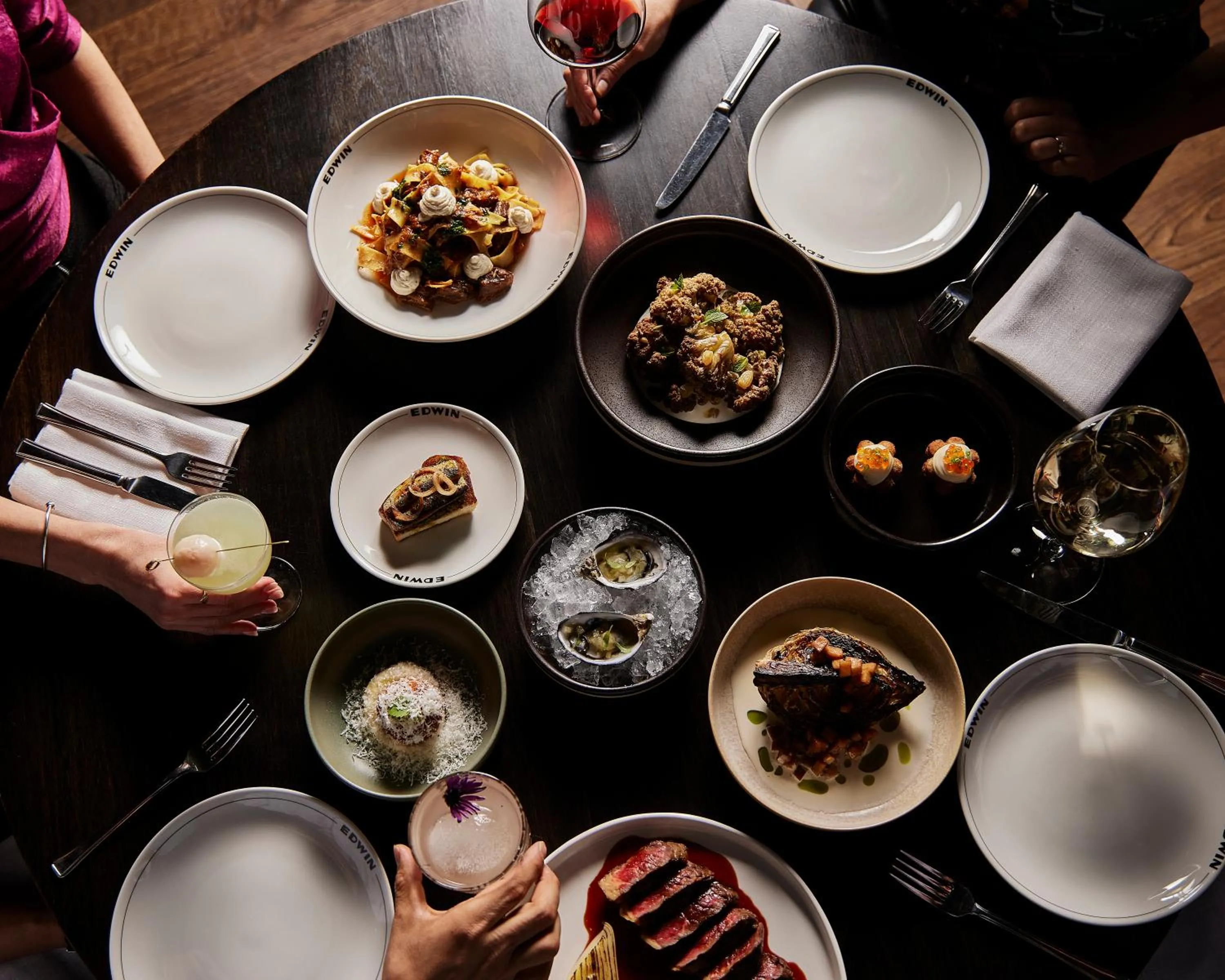 Restaurant/places to eat in Shadow Play by Peppers