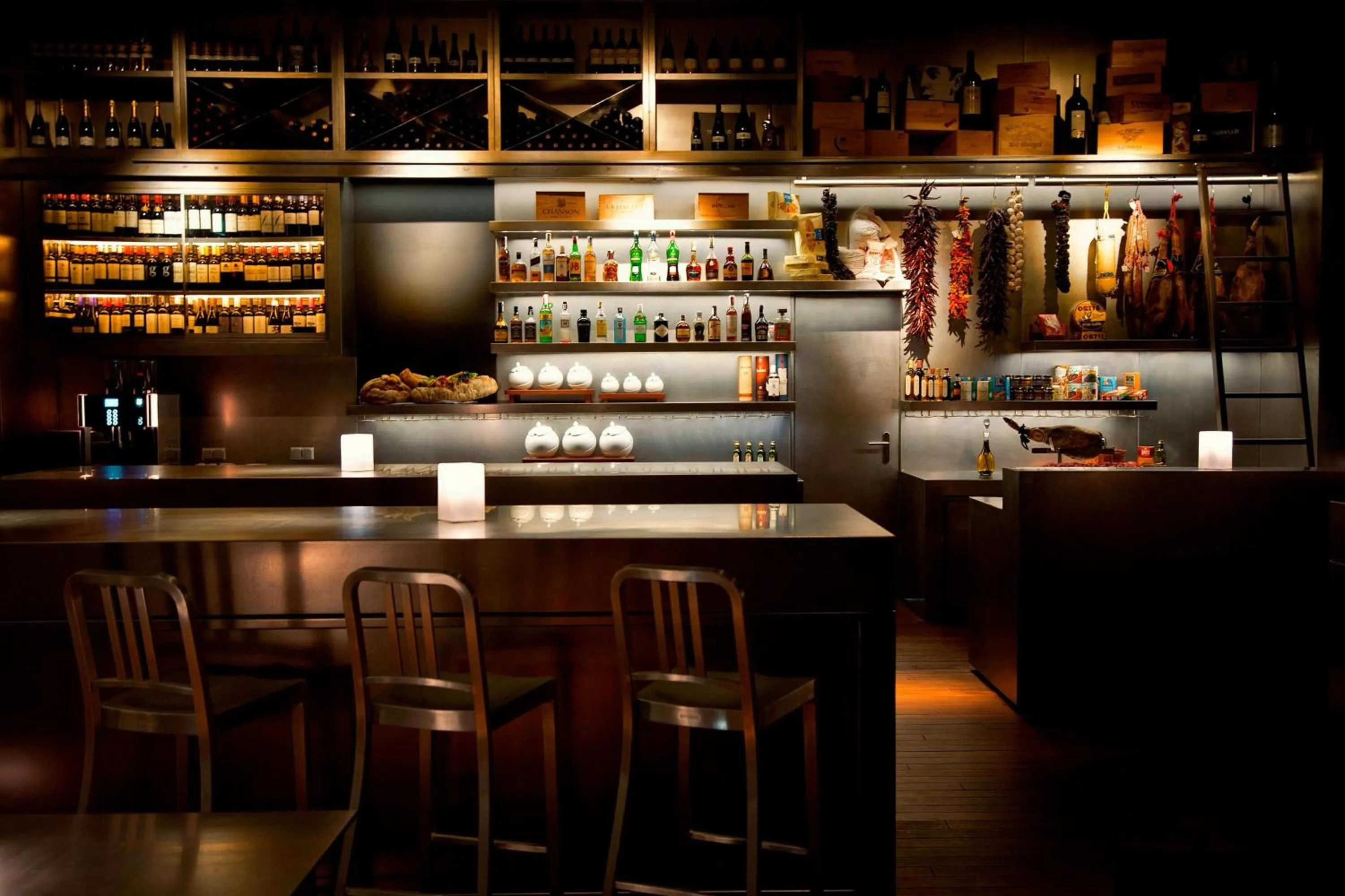 Lounge or bar in Renaissance Barcelona Fira Hotel