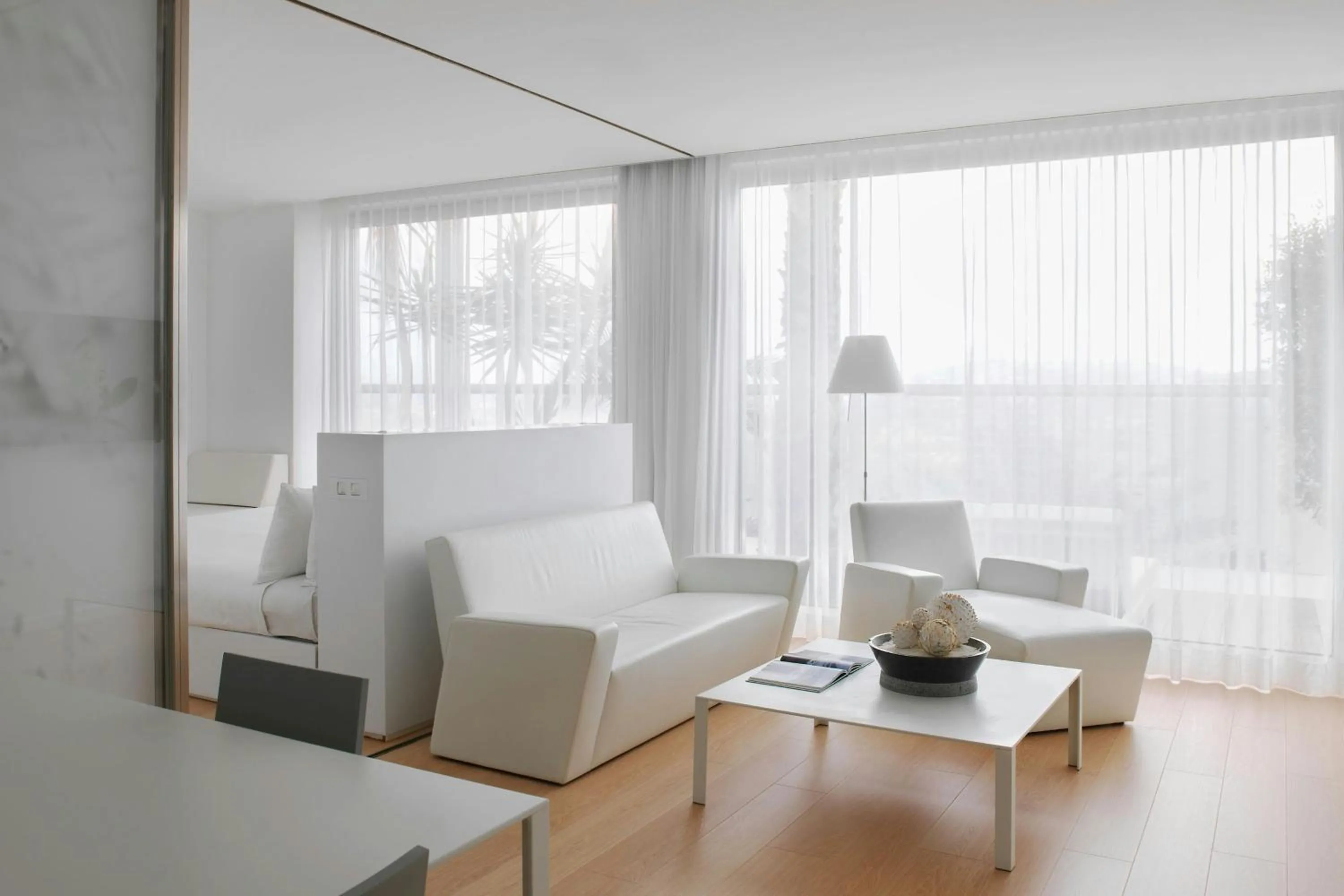 Photo of the whole room in Renaissance Barcelona Fira Hotel