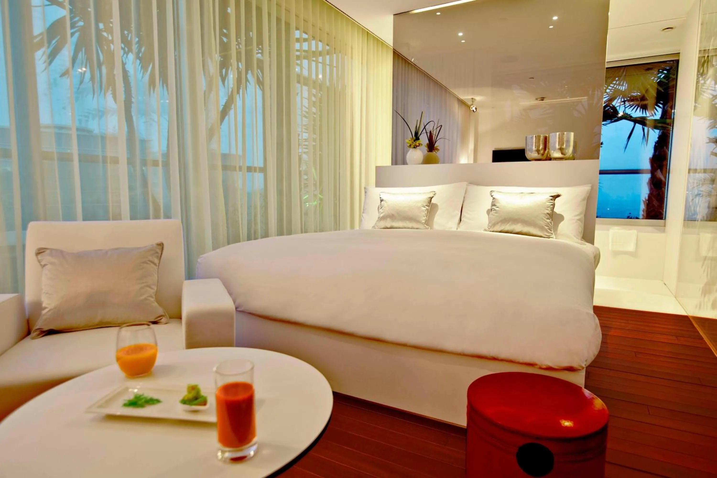Photo of the whole room, Bed in Renaissance Barcelona Fira Hotel
