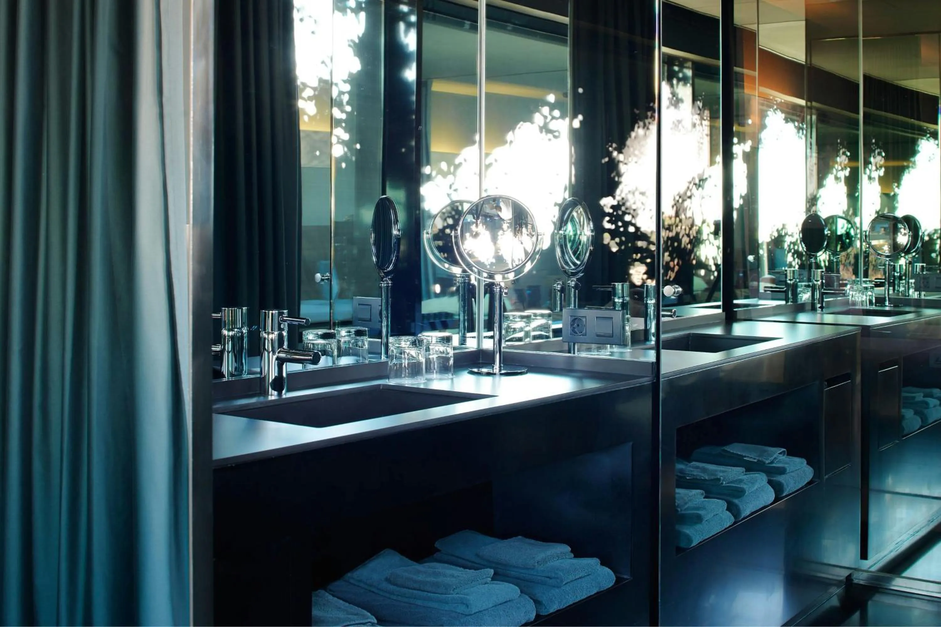 Photo of the whole room in Renaissance Barcelona Fira Hotel