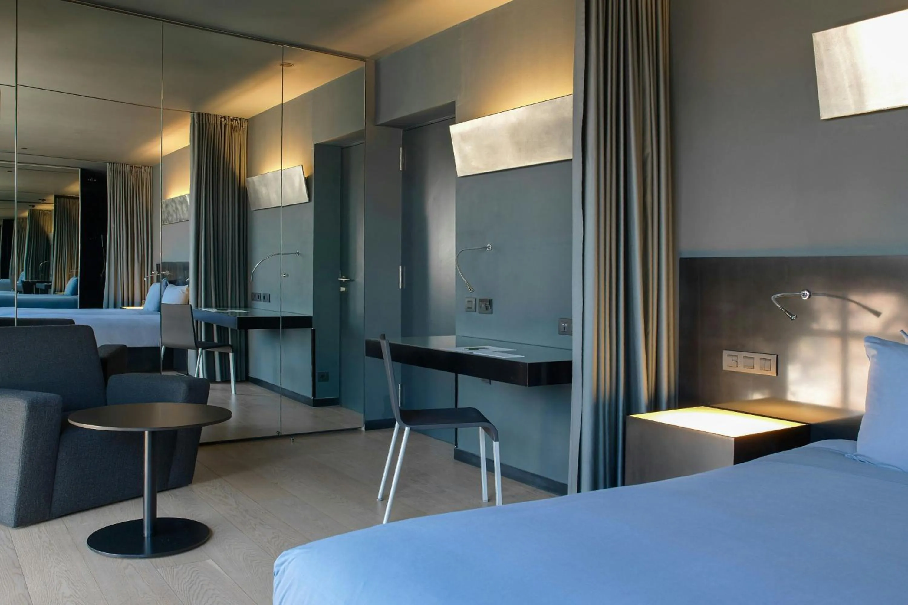 Photo of the whole room, Bed in Renaissance Barcelona Fira Hotel