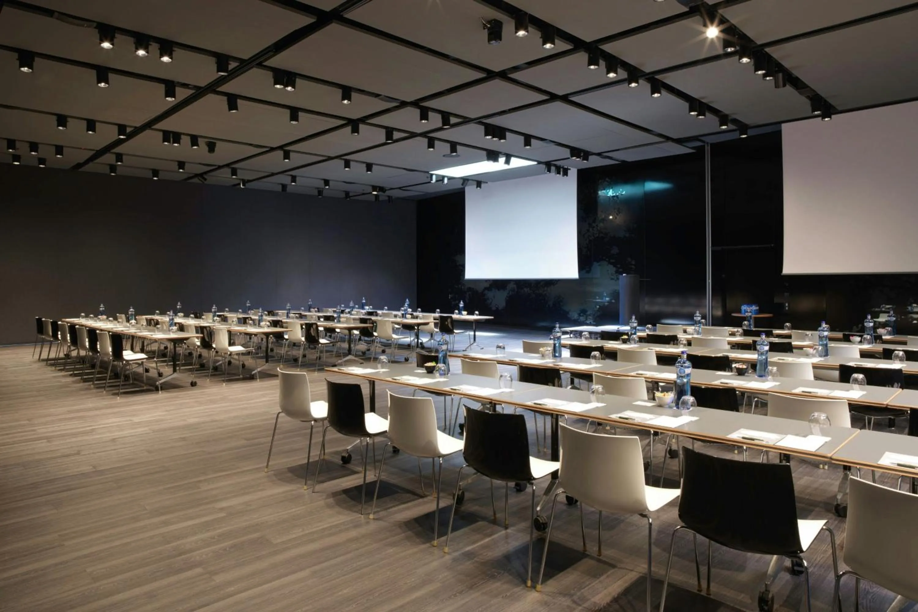 Meeting/conference room in Renaissance Barcelona Fira Hotel