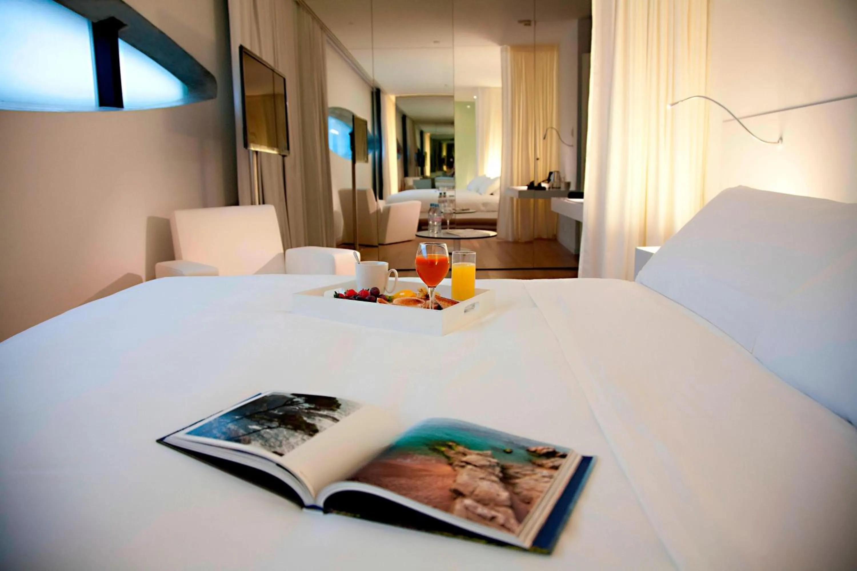 Photo of the whole room, Bed in Renaissance Barcelona Fira Hotel