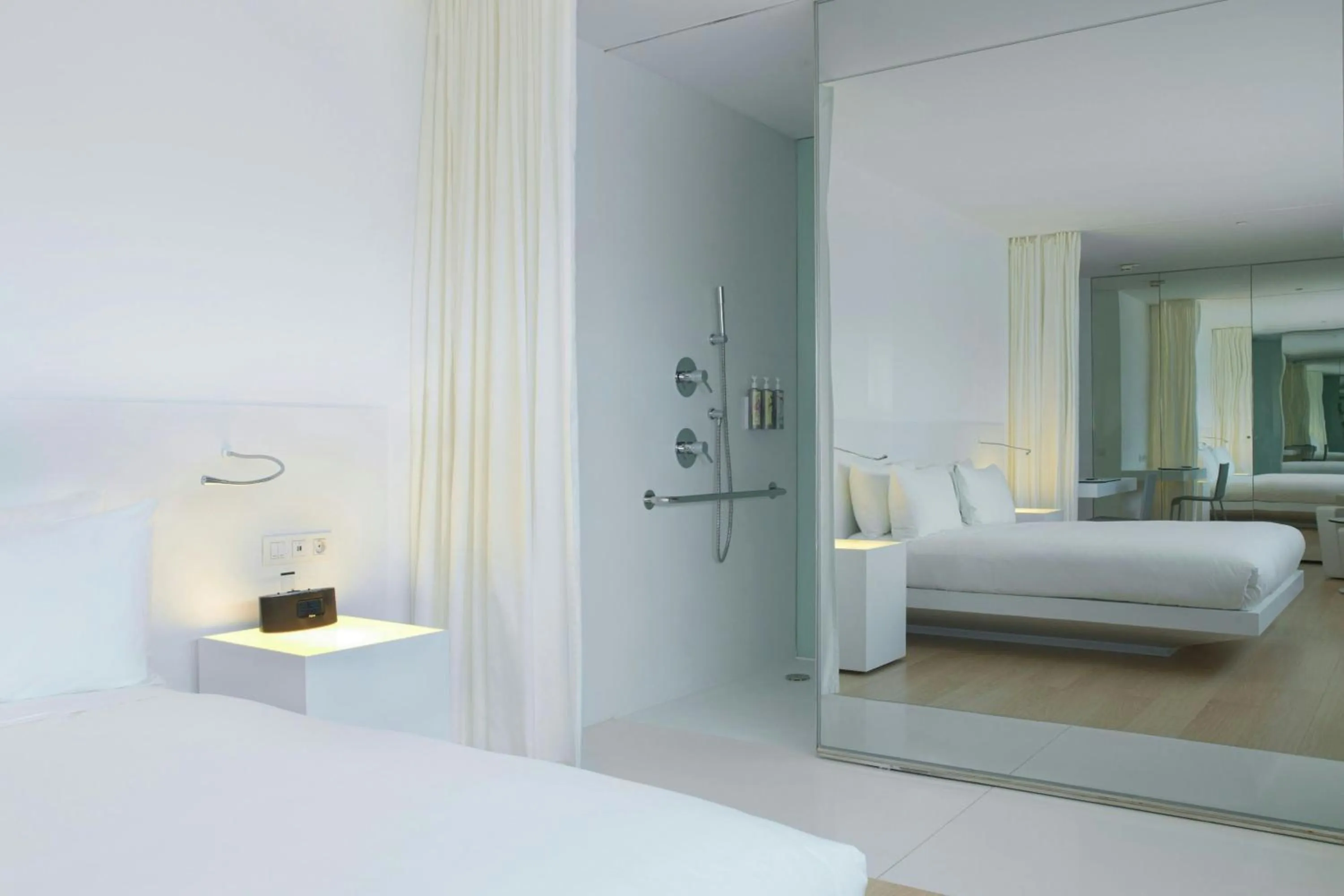 Photo of the whole room, Bed in Renaissance Barcelona Fira Hotel