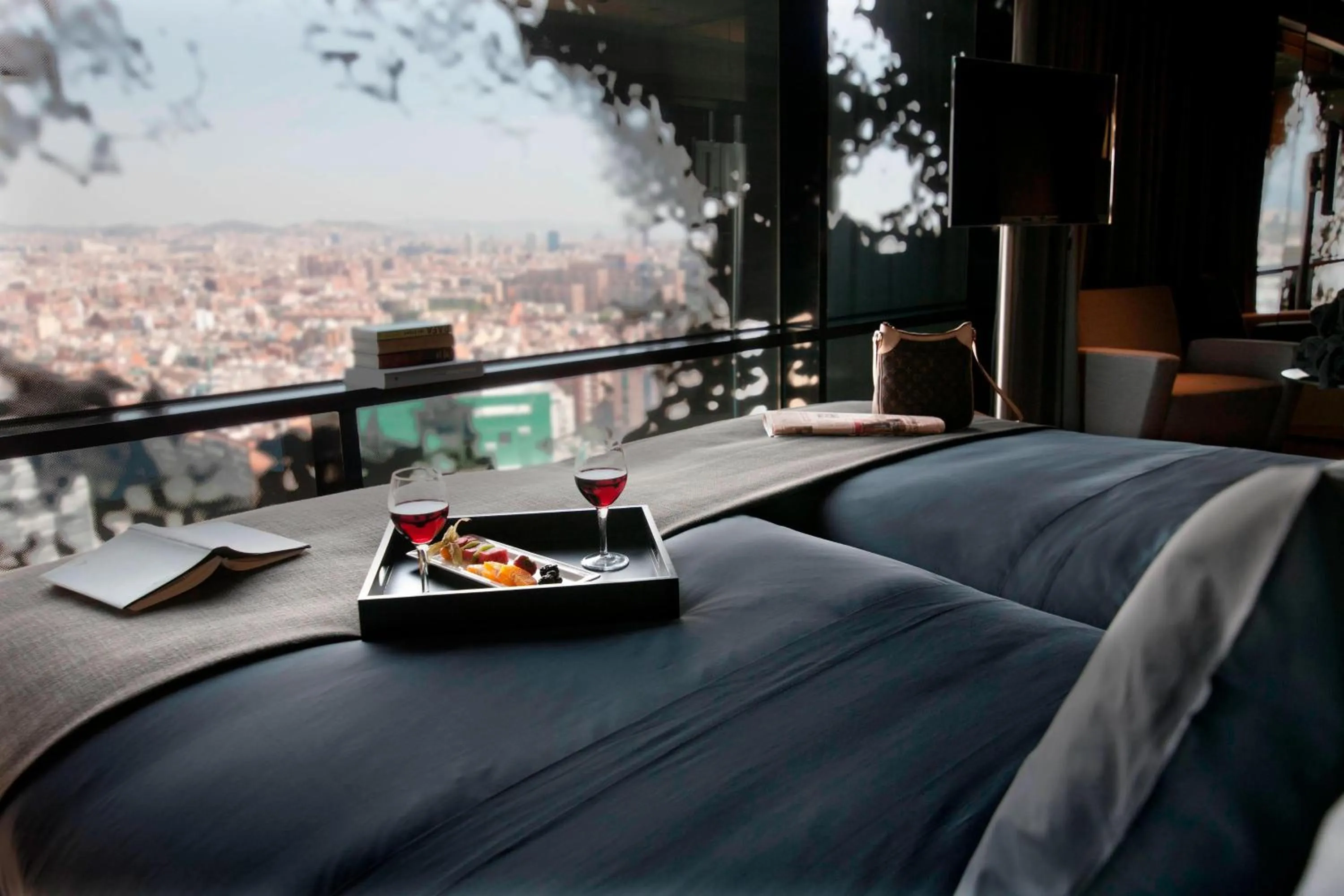 Photo of the whole room in Renaissance Barcelona Fira Hotel