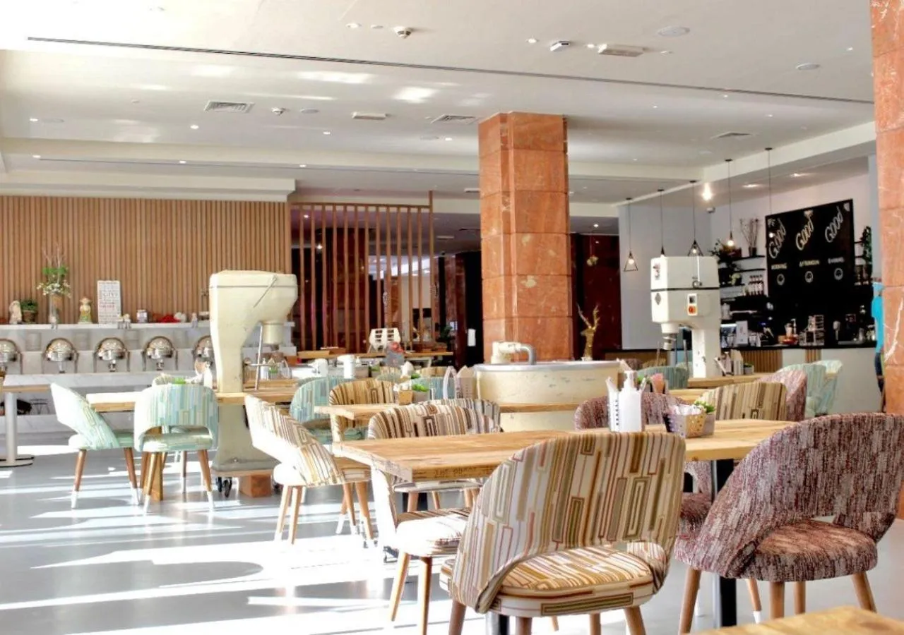 Restaurant/places to eat in Leva Hotel and Suites, Opposite Downtown