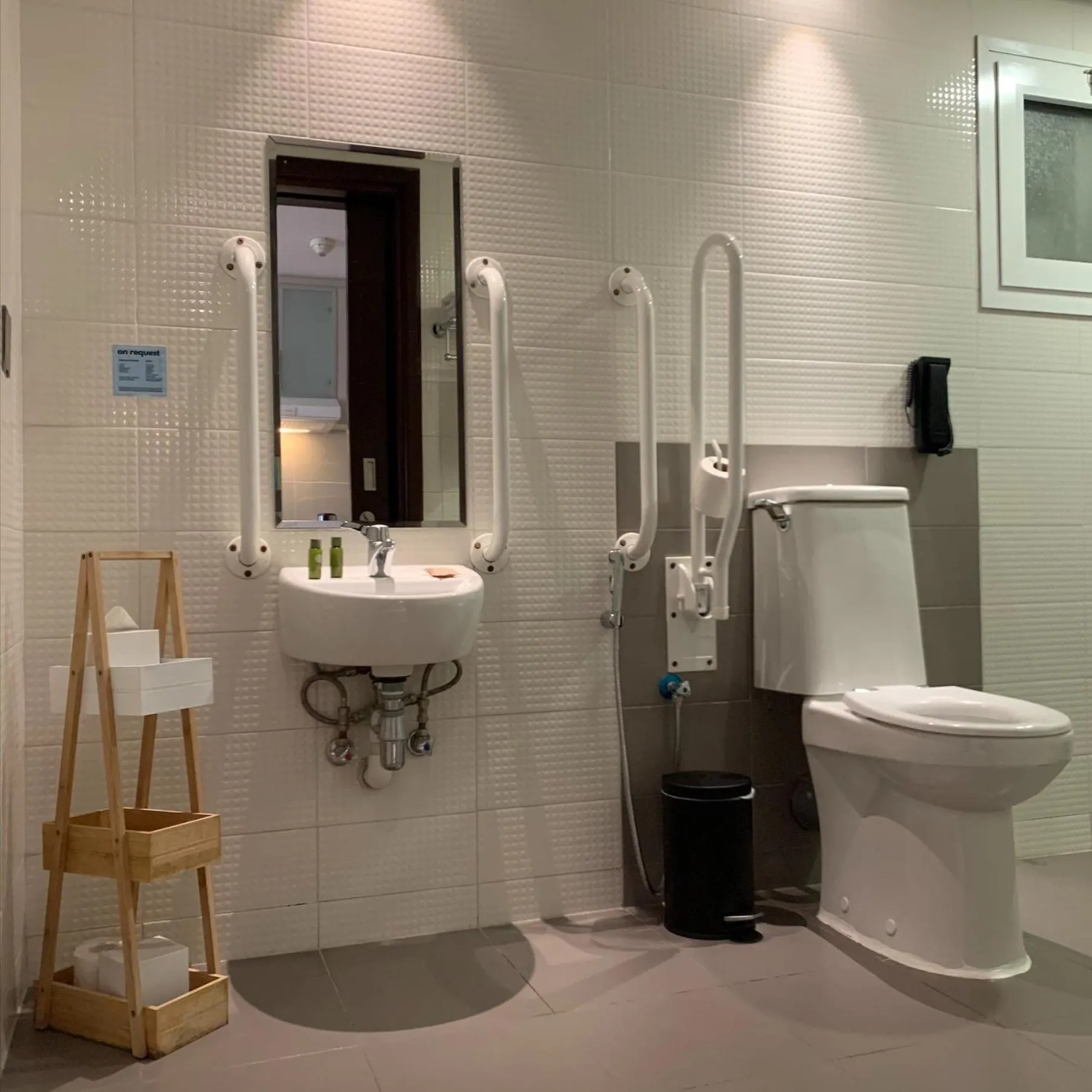 Bathroom in Leva Hotel and Suites, Opposite Downtown