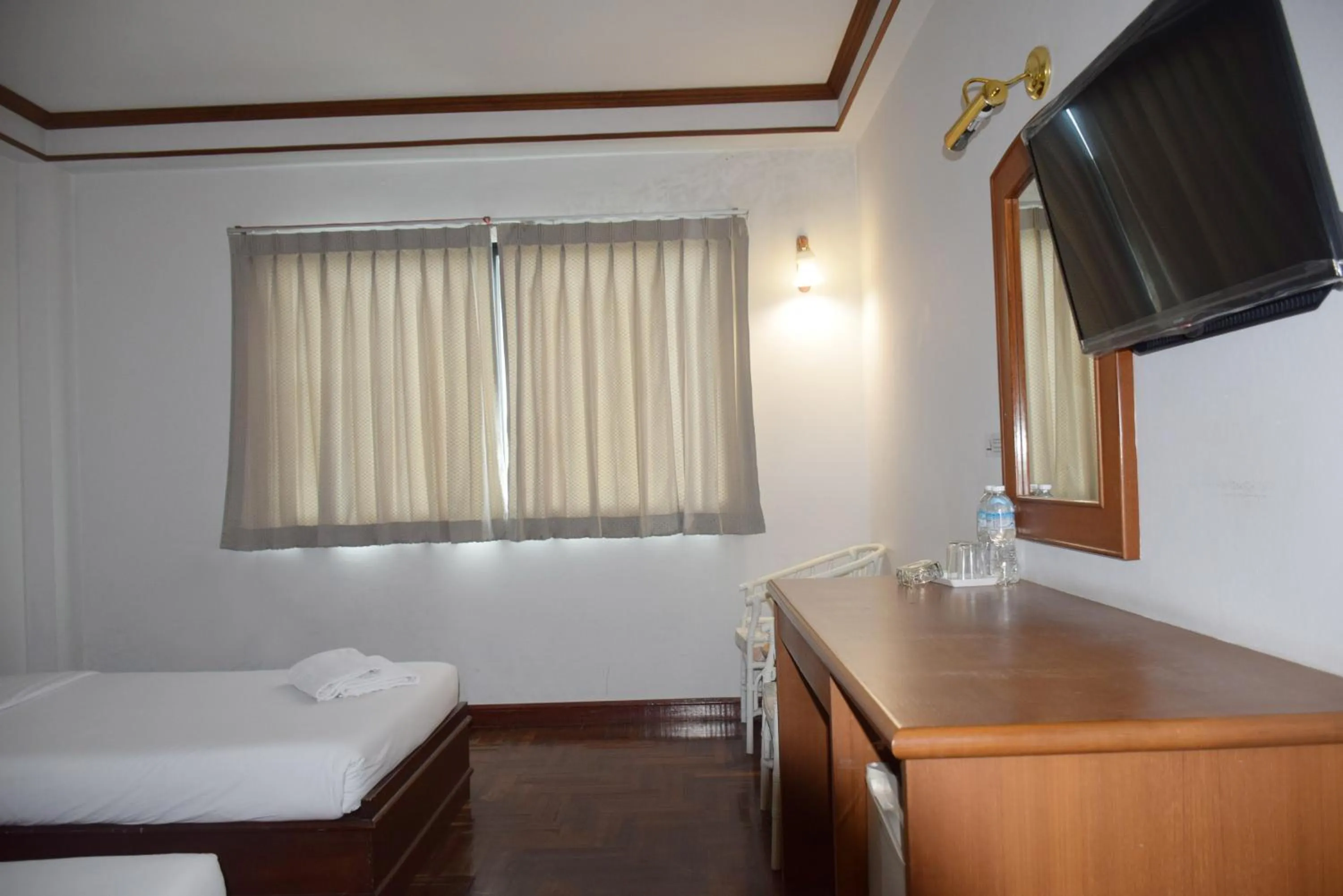 Standard Twin Room Without Balcony in Puangpen Villa Hotel