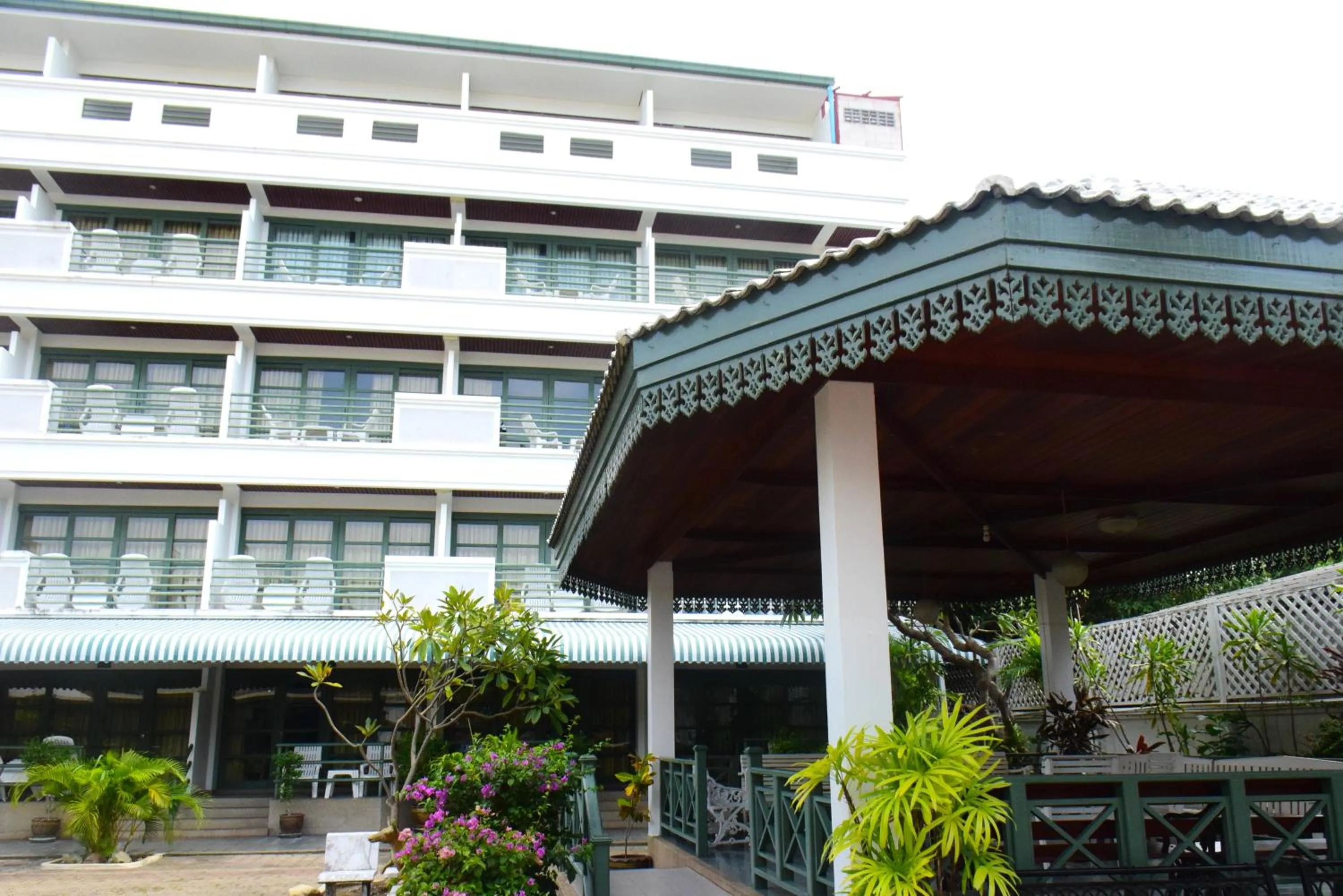 Puangpen Villa Hotel