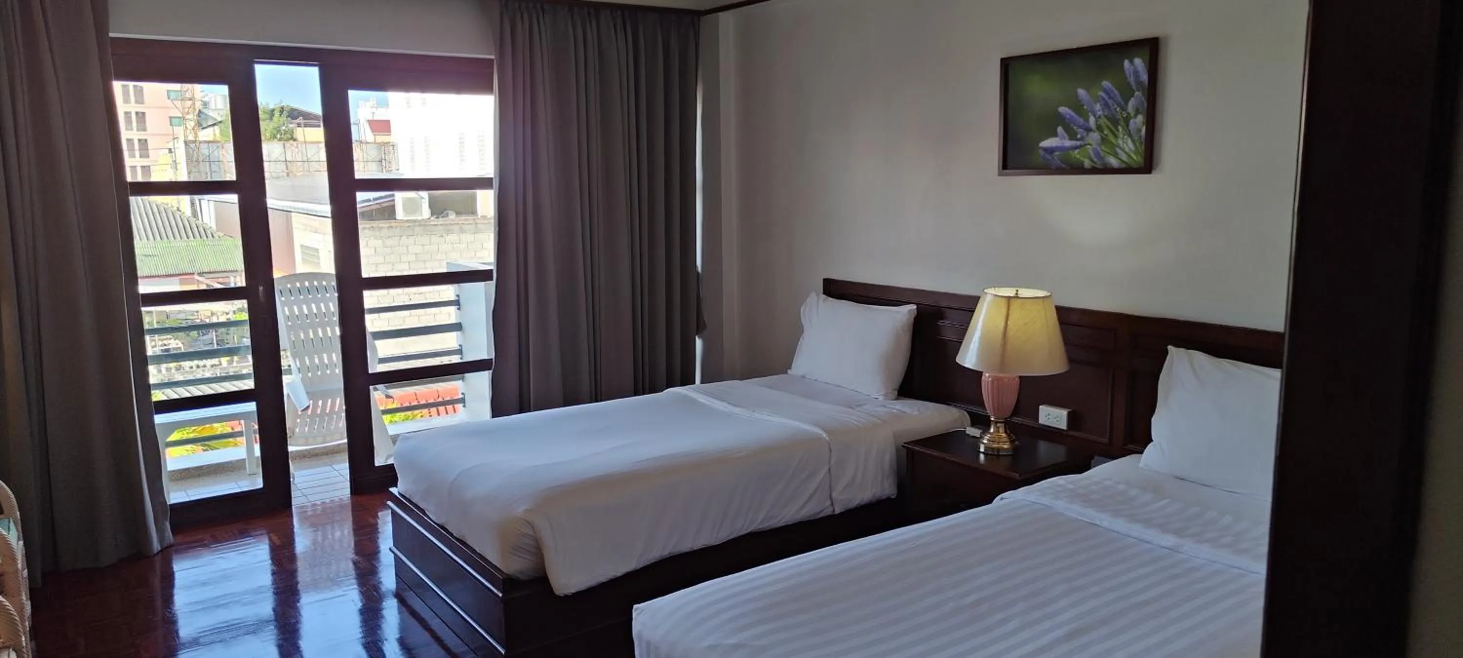 Bed in Puangpen Villa Hotel