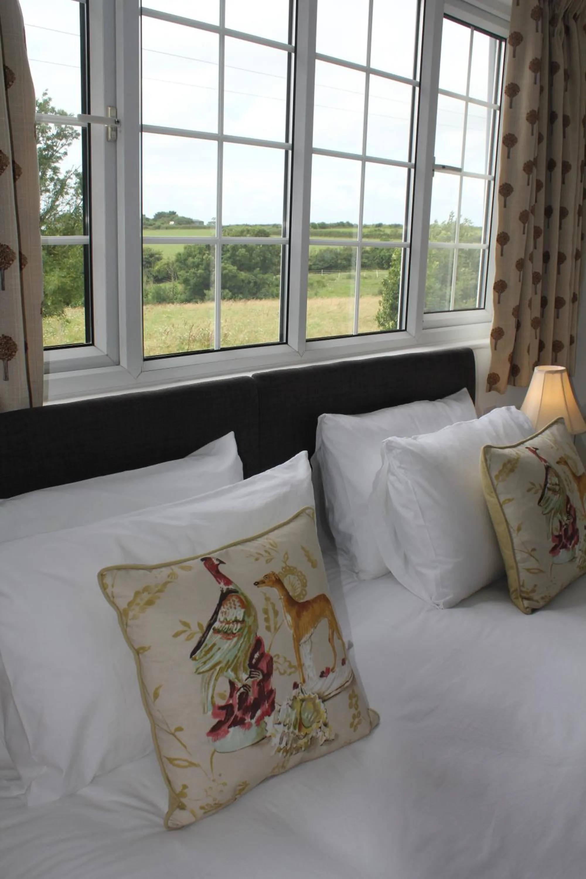 Day, Bed in Three Horseshoes Country Inn