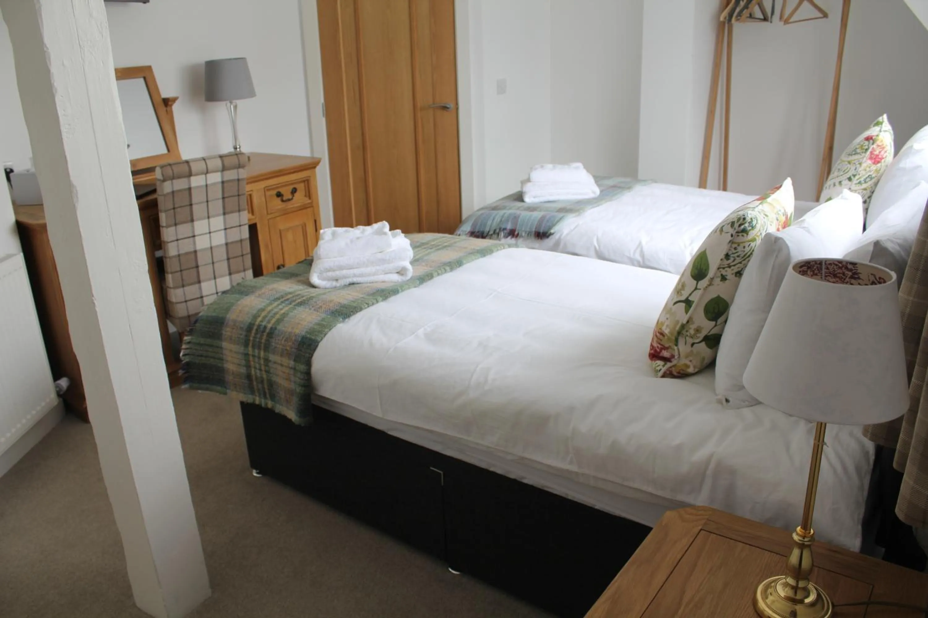 Photo of the whole room, Bed in Three Horseshoes Country Inn